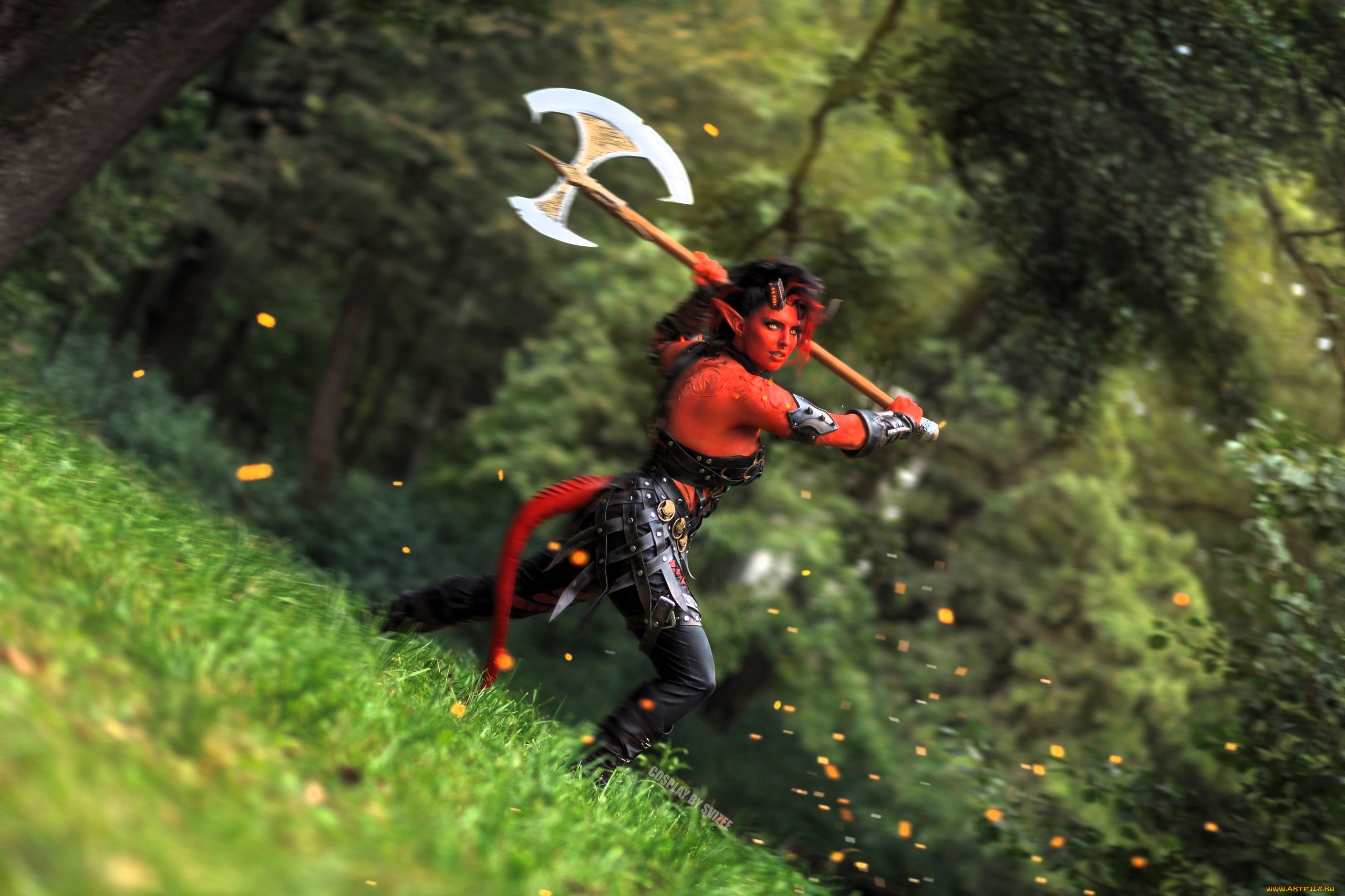 svizee, девушки, анастасия, волкова, , образ, косплей, наряд, костюм, хвост, рога, демонесса, топор, трава, поляна, лес, искры