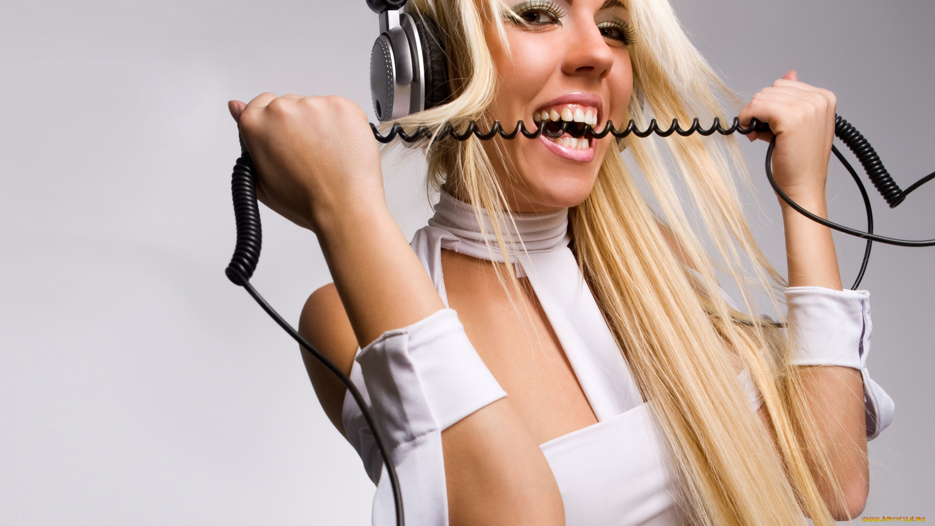 музыка, dj, lilu, t-dj, наушники, провод, блондинка