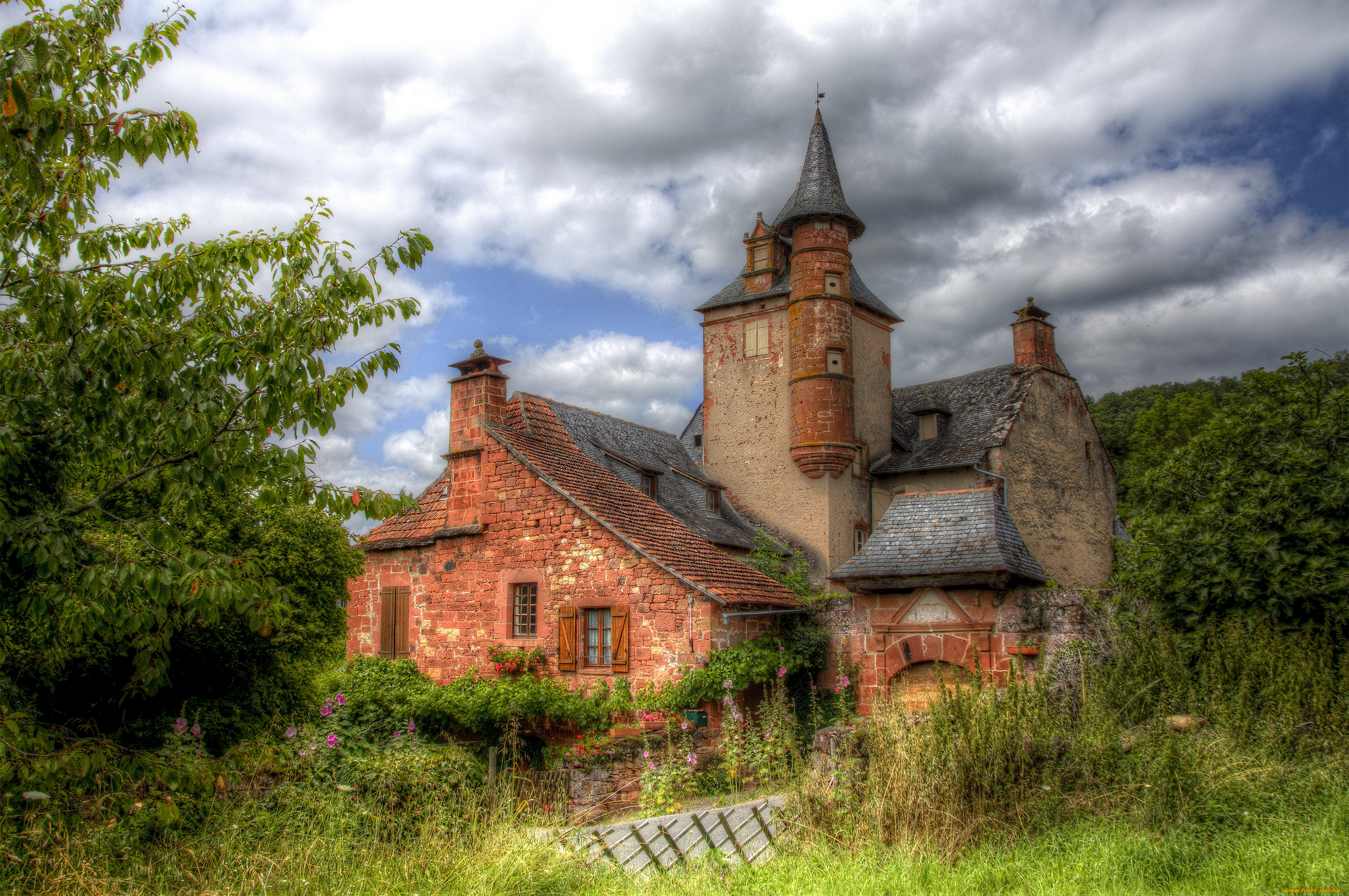 франция, лимузен, коллонж, ла, руж, города, здания, дома, деревья, дом, кусты, облака