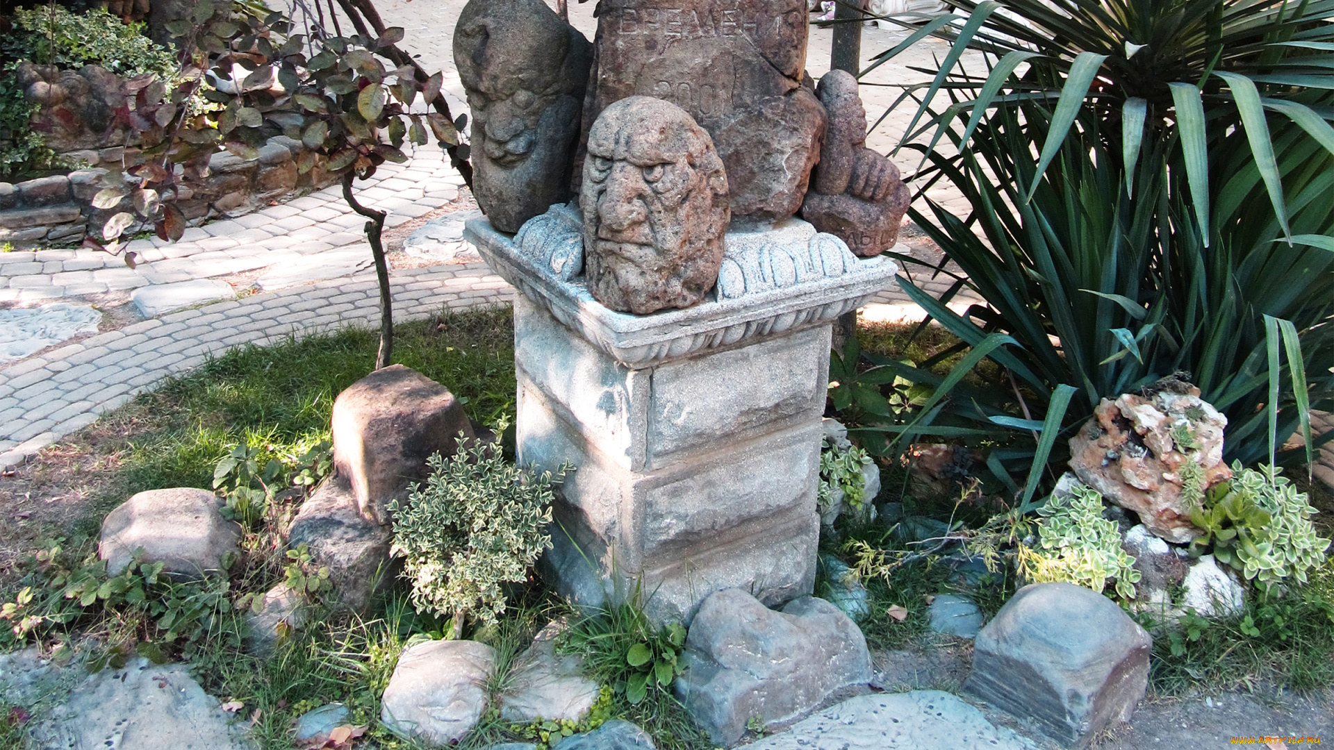 города, -, памятники, , скульптуры, , арт-объекты, трава, камни, парк, старый, кабардинка