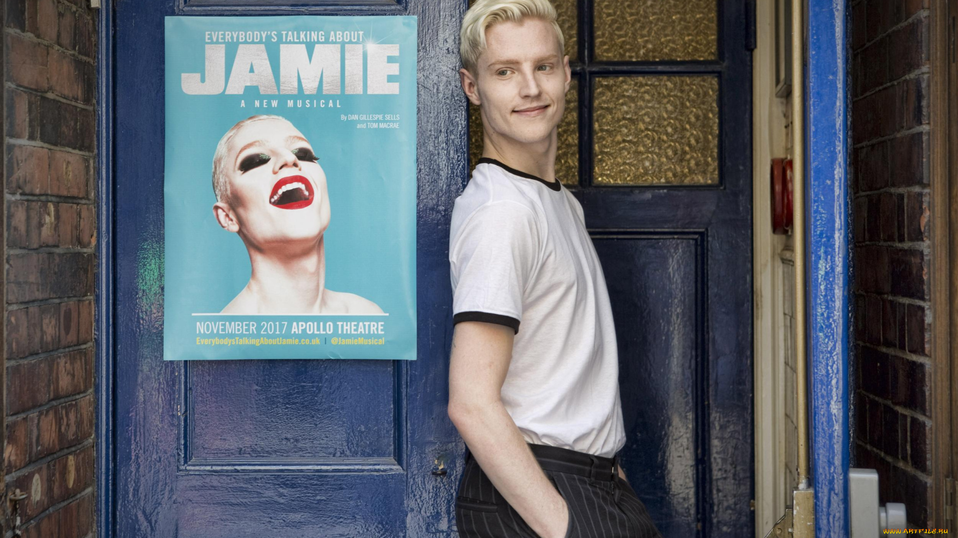 кино, фильмы, everybody`s, talking, about, jamie, парень, дверь, плакат