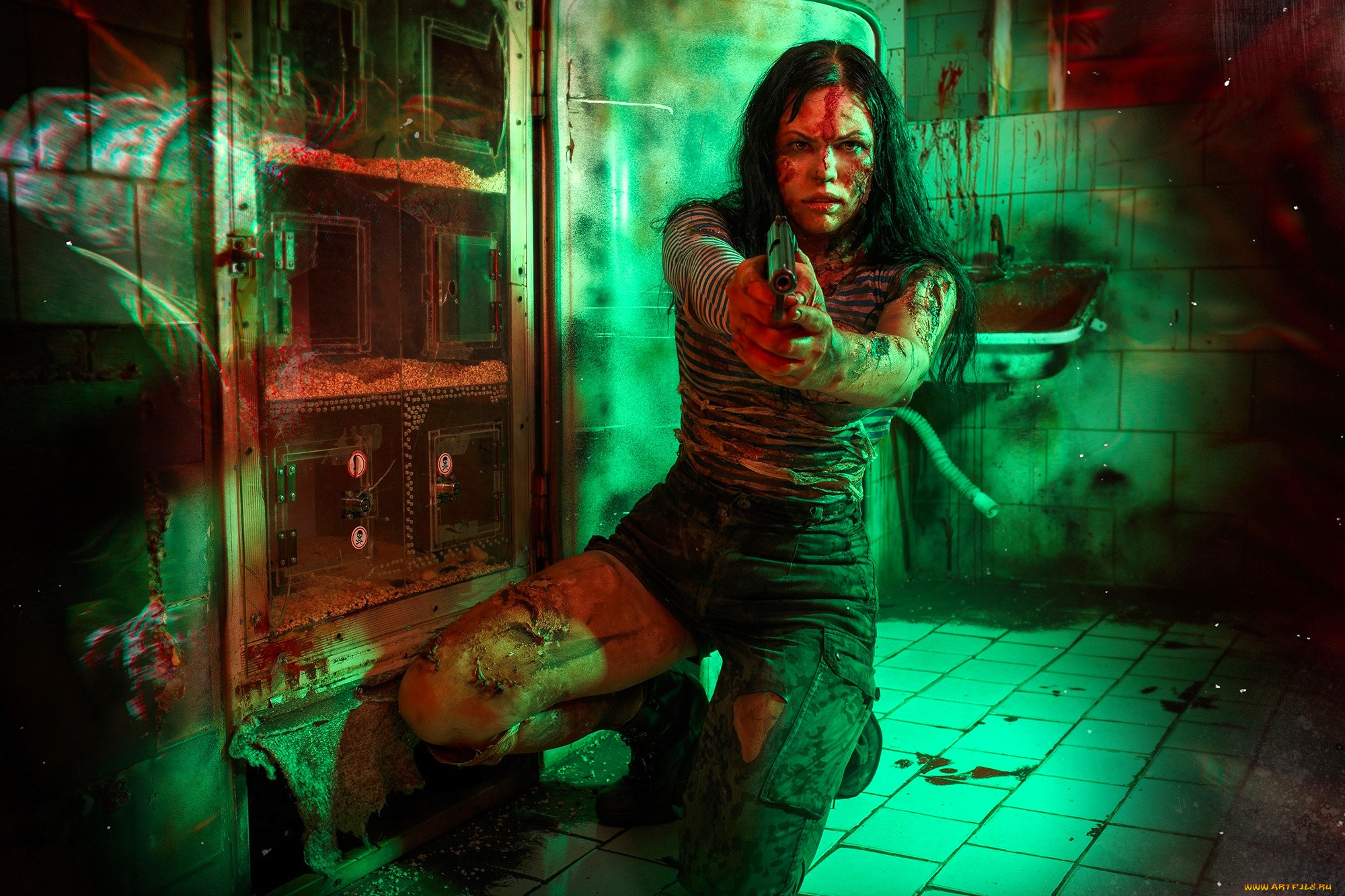 девушки, алиса, арефьева, образ, косплей, наряд, грязь, кровь, тельняшка, штаны, пистолет, подвал