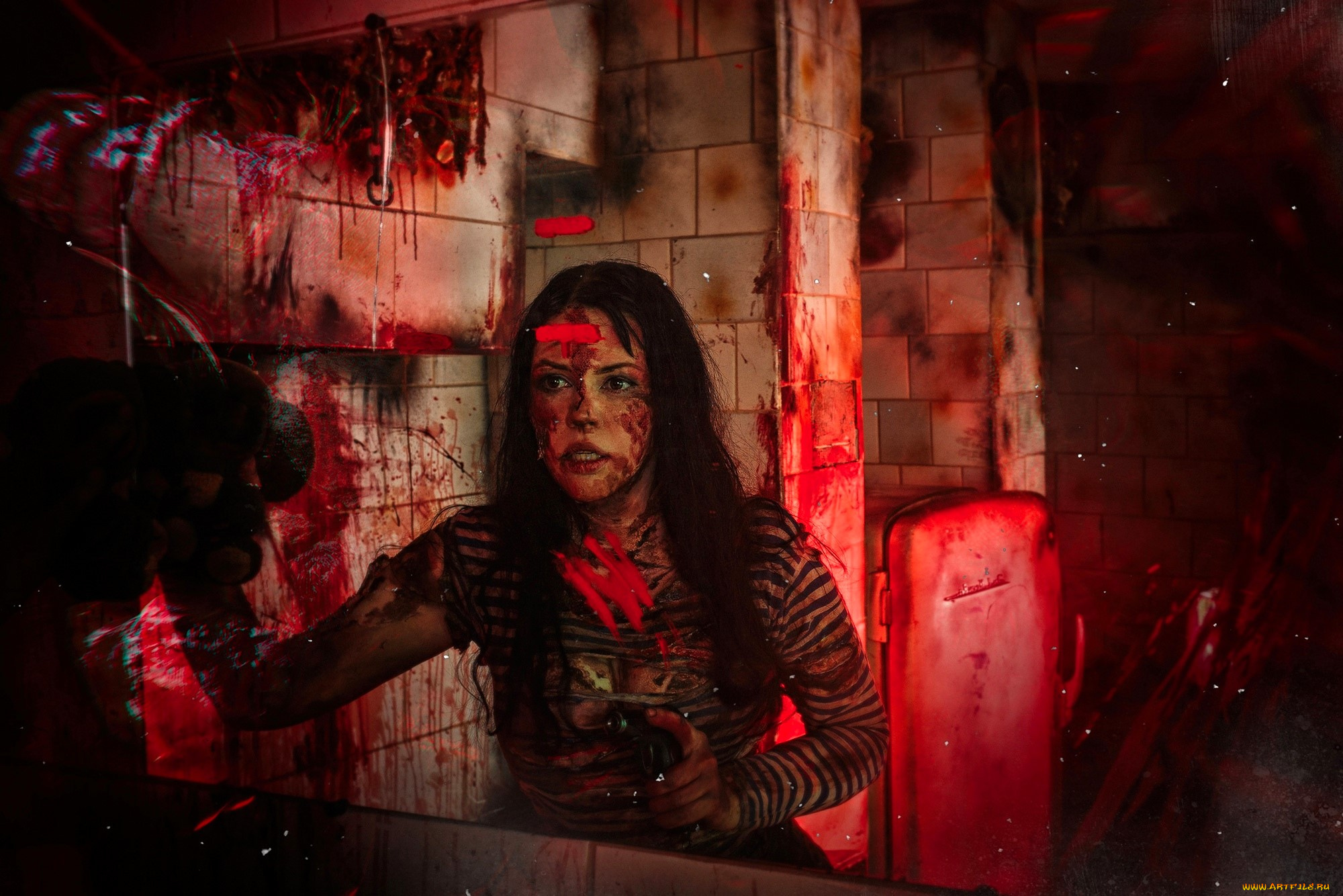 девушки, алиса, арефьева, образ, косплей, наряд, грязь, кровь, тельняшка, зеркало, отражение, холодильник