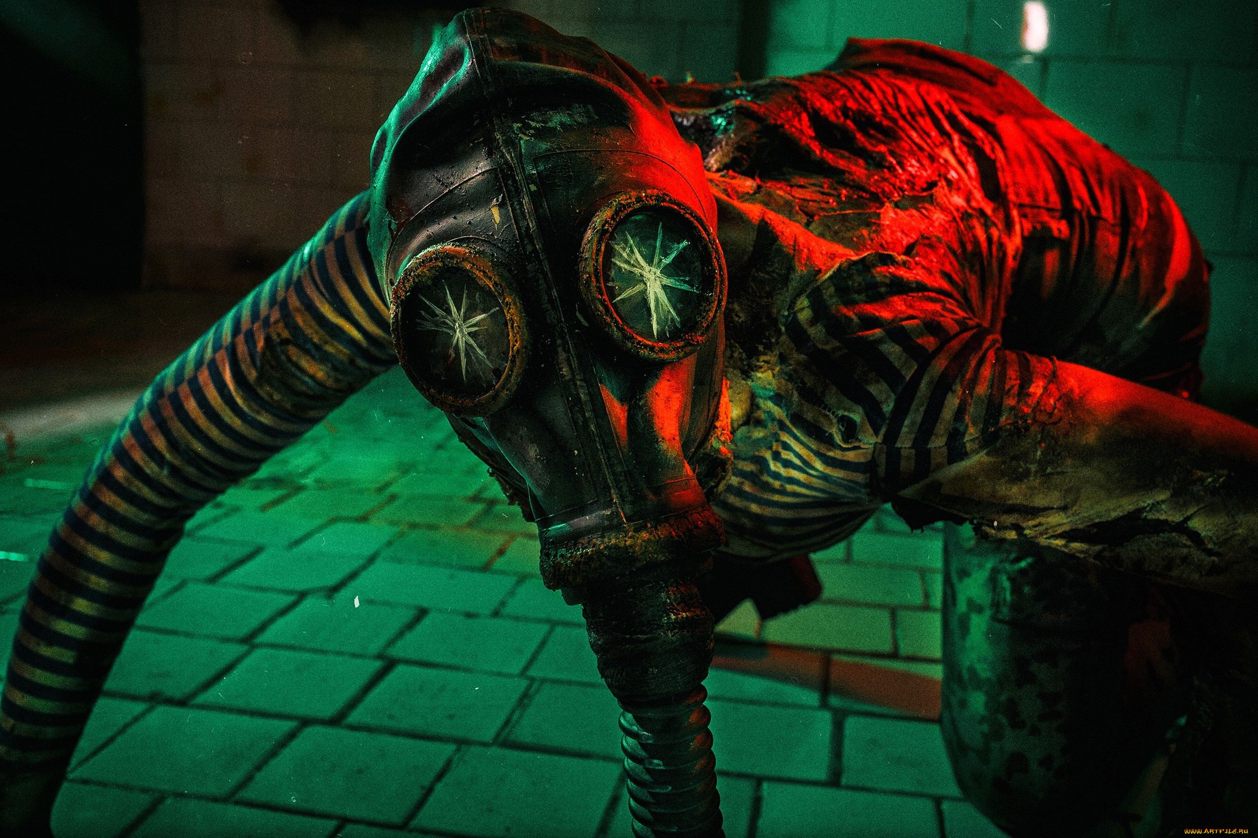 девушки, алиса, арефьева, образ, косплей, наряд, грязь, кровь, тельняшка, снорк, противогаз