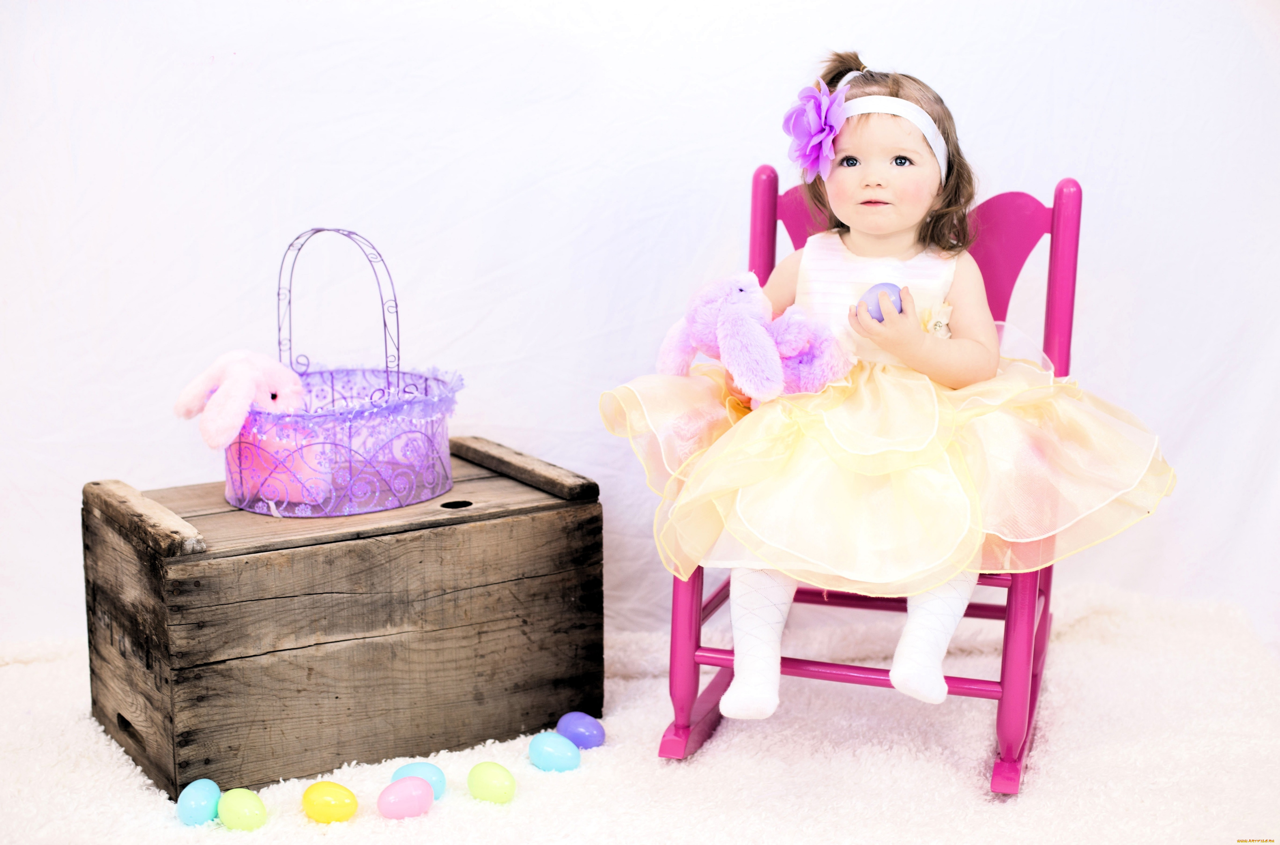 разное, дети, девочка, ребенок, платье, стул, ящик, корзинка, кролики, яйца