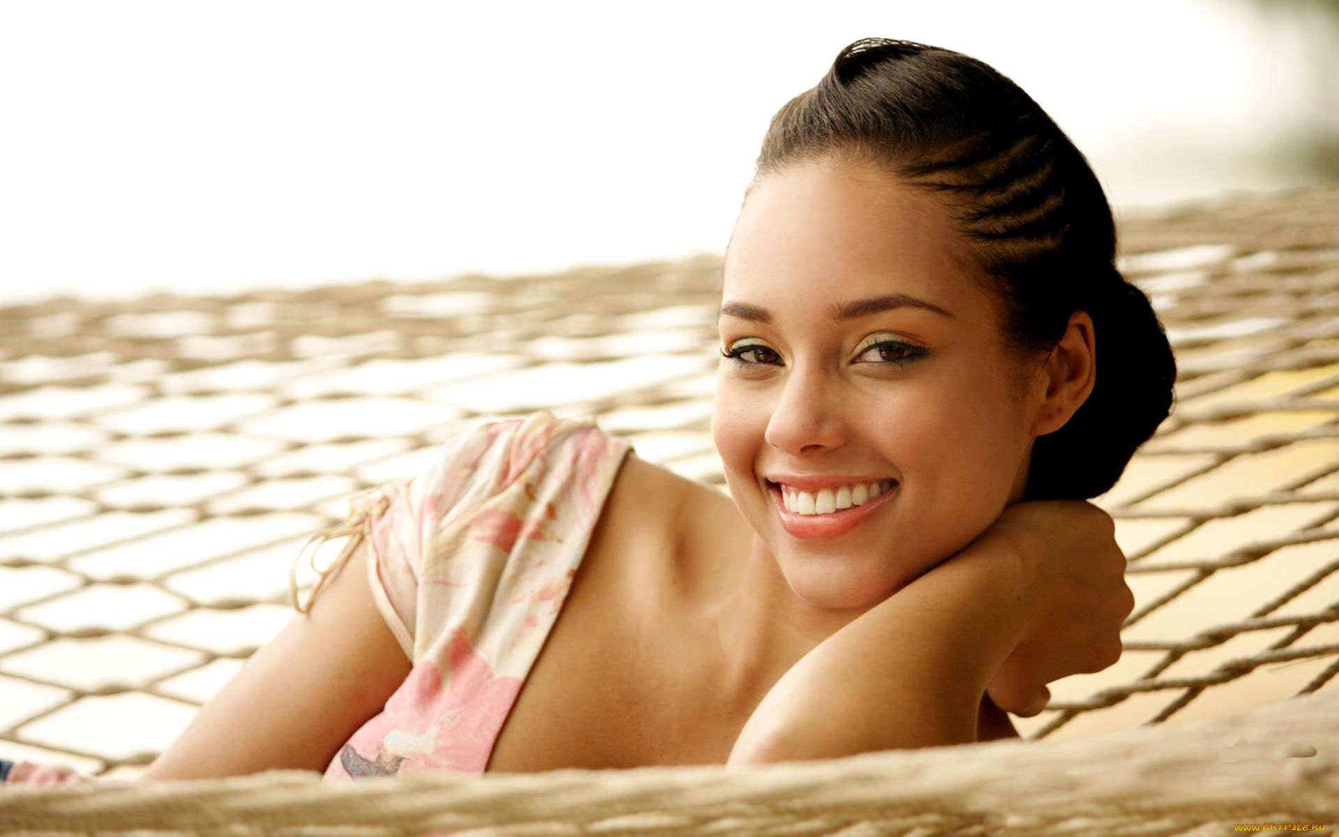 музыка, alicia, keys, гамак, девушка, улыбка