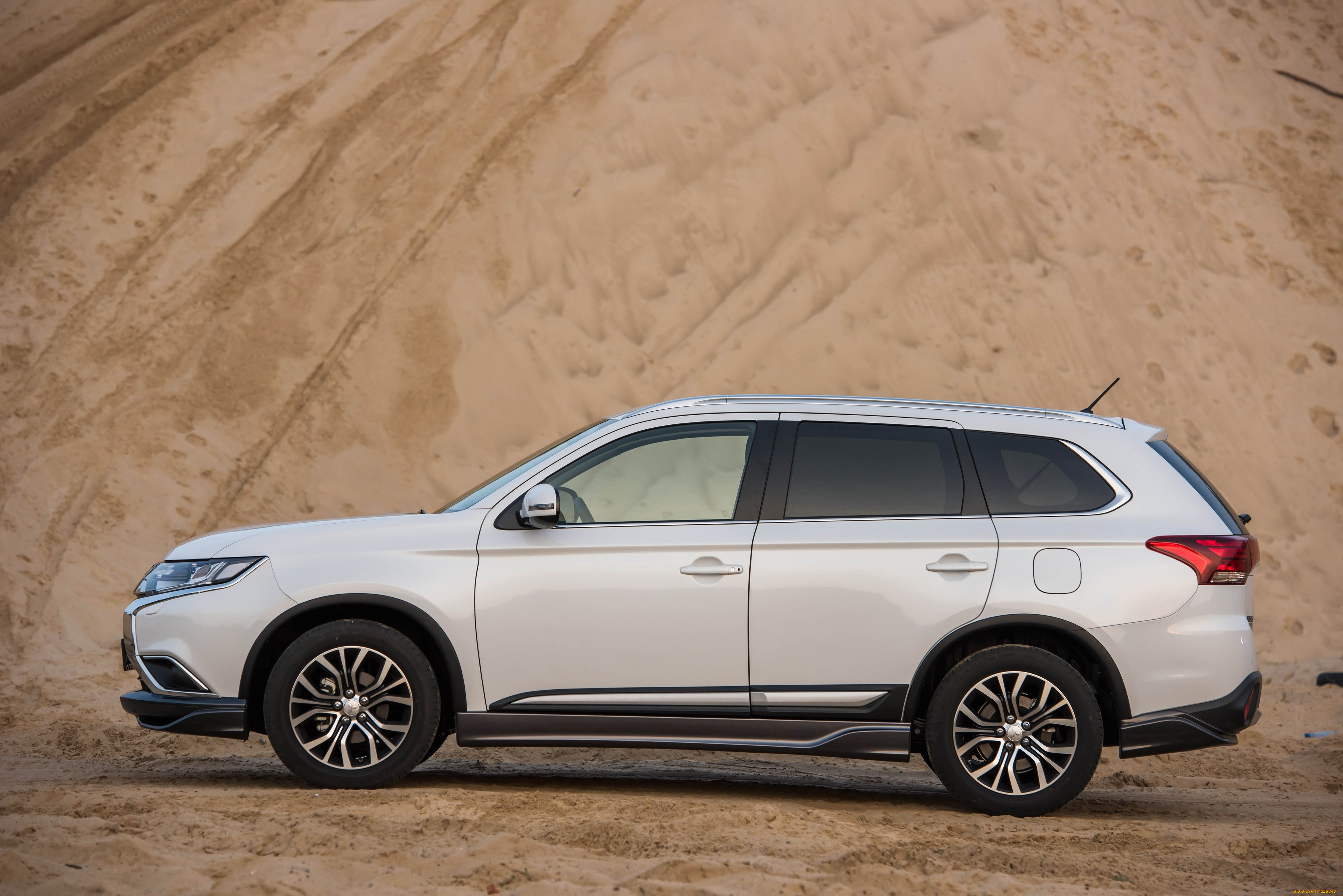 автомобили, mitsubishi