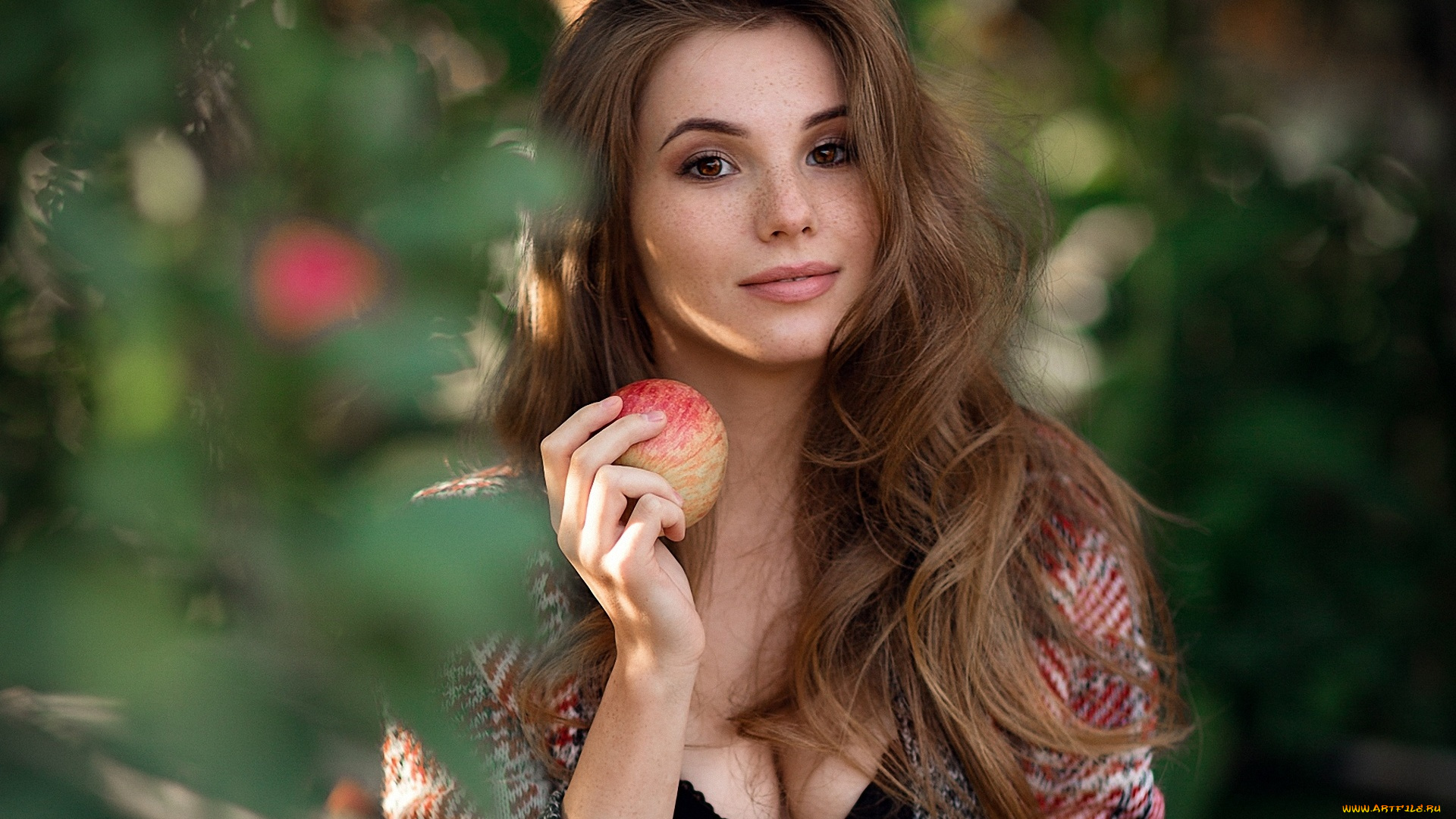 anna, fedotova, девушки, анна, федотова, anna, fedotova, яблоко, шатенка, портрет, лицо, анна, федотова, веснушки, девушка, модель, красотка, красавица, флирт, стройная, фигура, сексуальная, секси, поза, взгляд, макияж