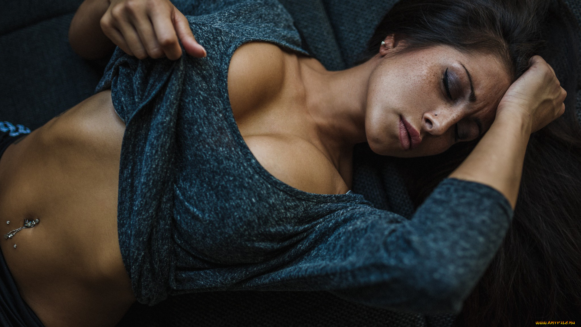 девушки, -, брюнетки, , шатенки, девушка, пирсинг, веснушки, модель, брюнетка, красотка, красавица, флирт, стройная, фигура, сексуальная, секси, поза, взгляд, макияж