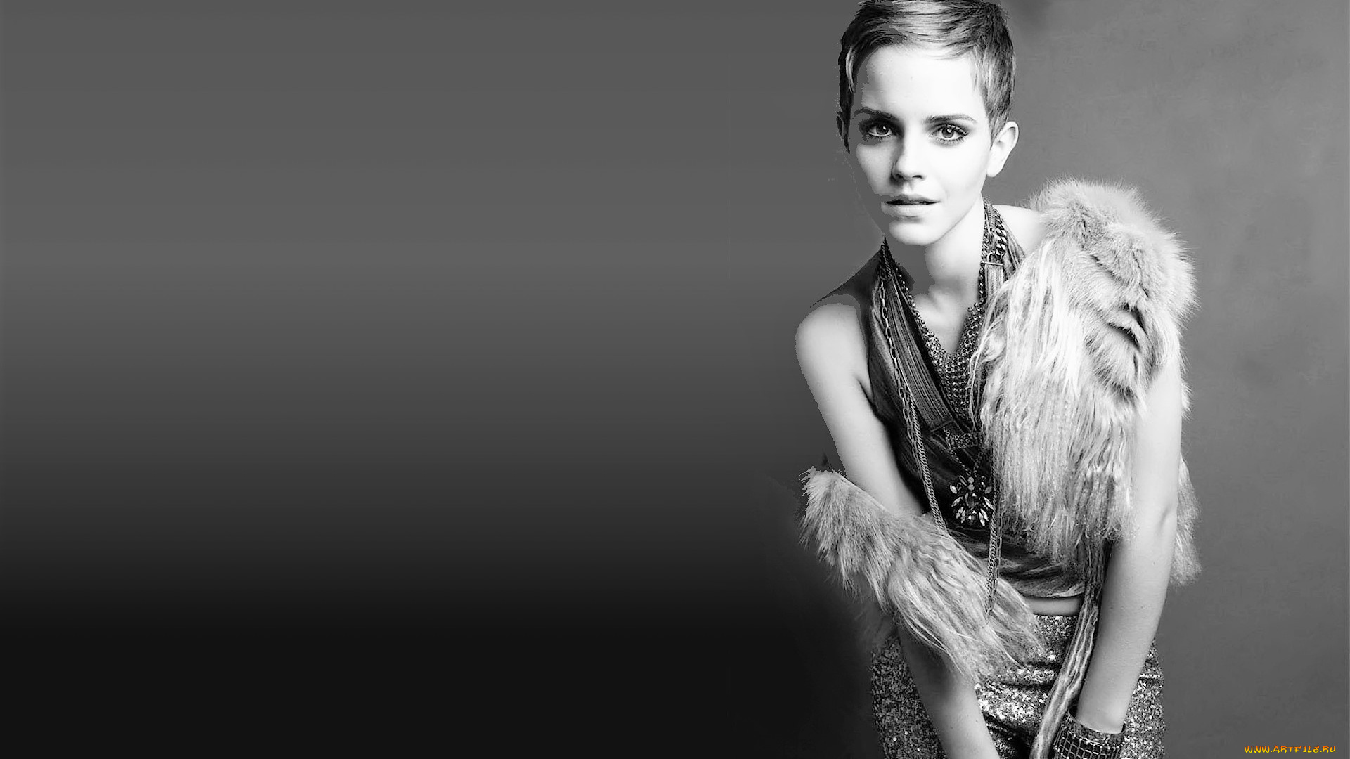 девушки, emma, watson, актриса, черно-белая, платье, мех