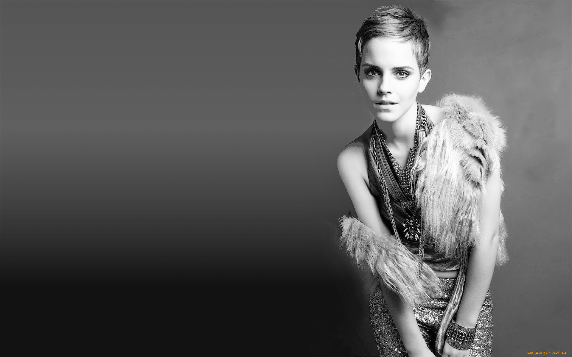 девушки, emma, watson, актриса, черно-белая, платье, мех