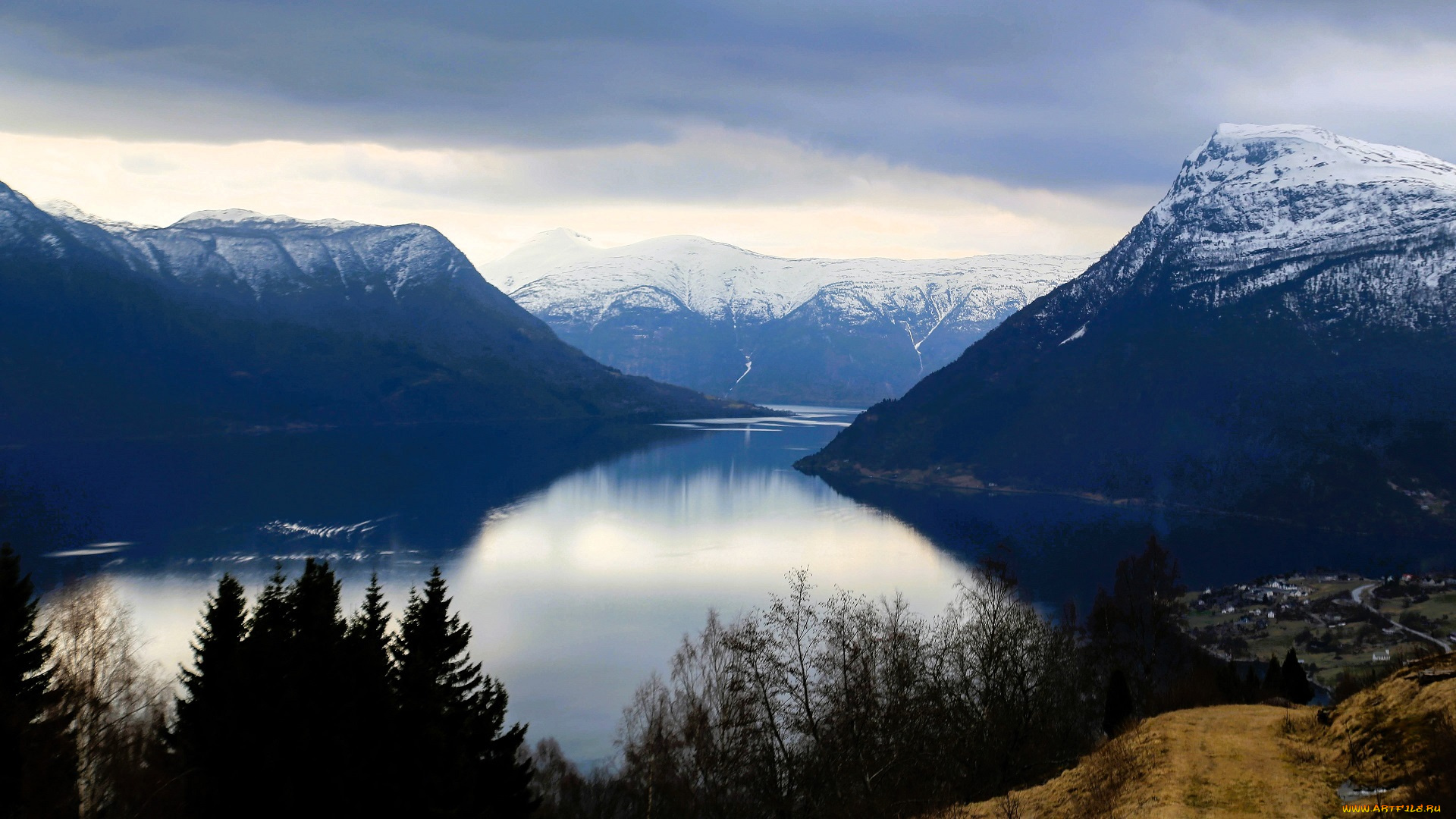 природа, реки, озера, горы, снег, тучи, река, деревья, селение