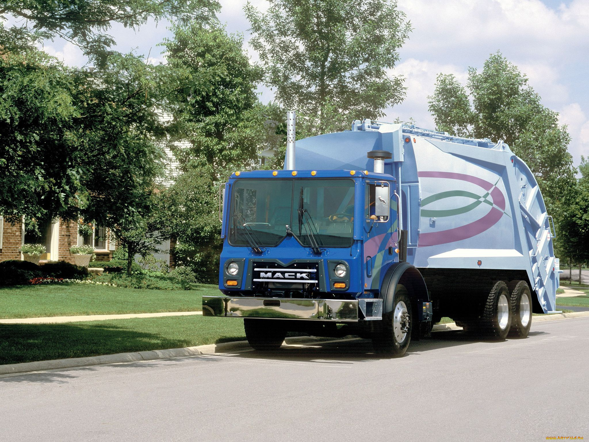 автомобили, мусоровозы