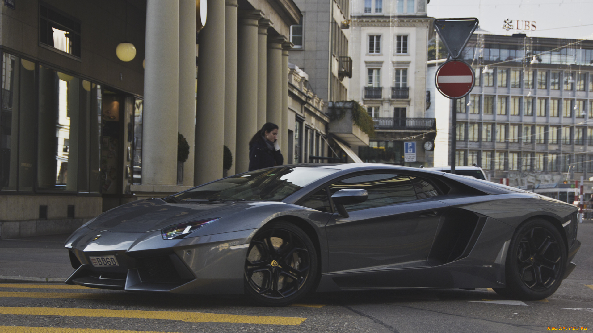 автомобили, lamborghini, girl, street, aventador, lp700-4, gray, supercar, ламборгини