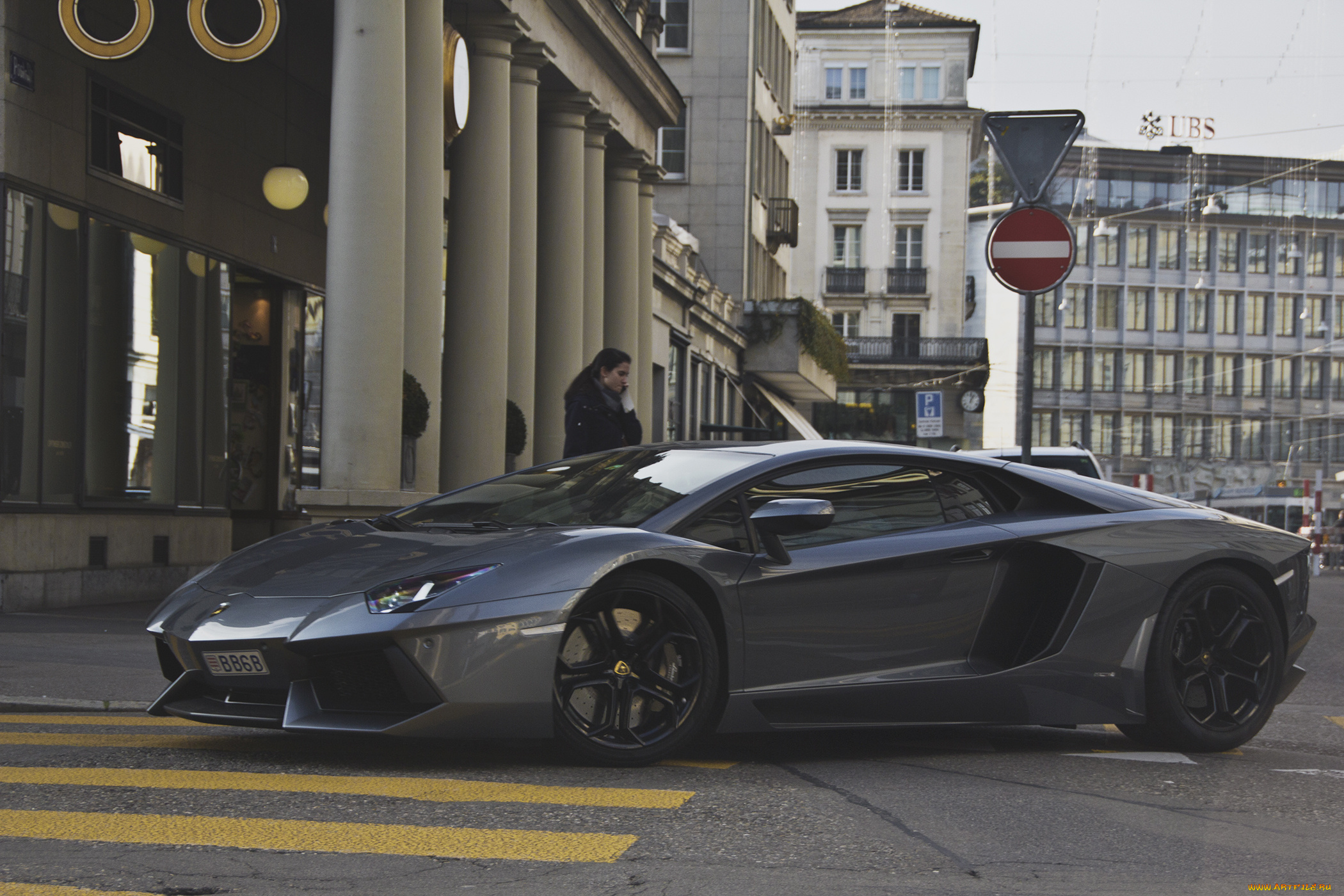 автомобили, lamborghini, girl, street, aventador, lp700-4, gray, supercar, ламборгини
