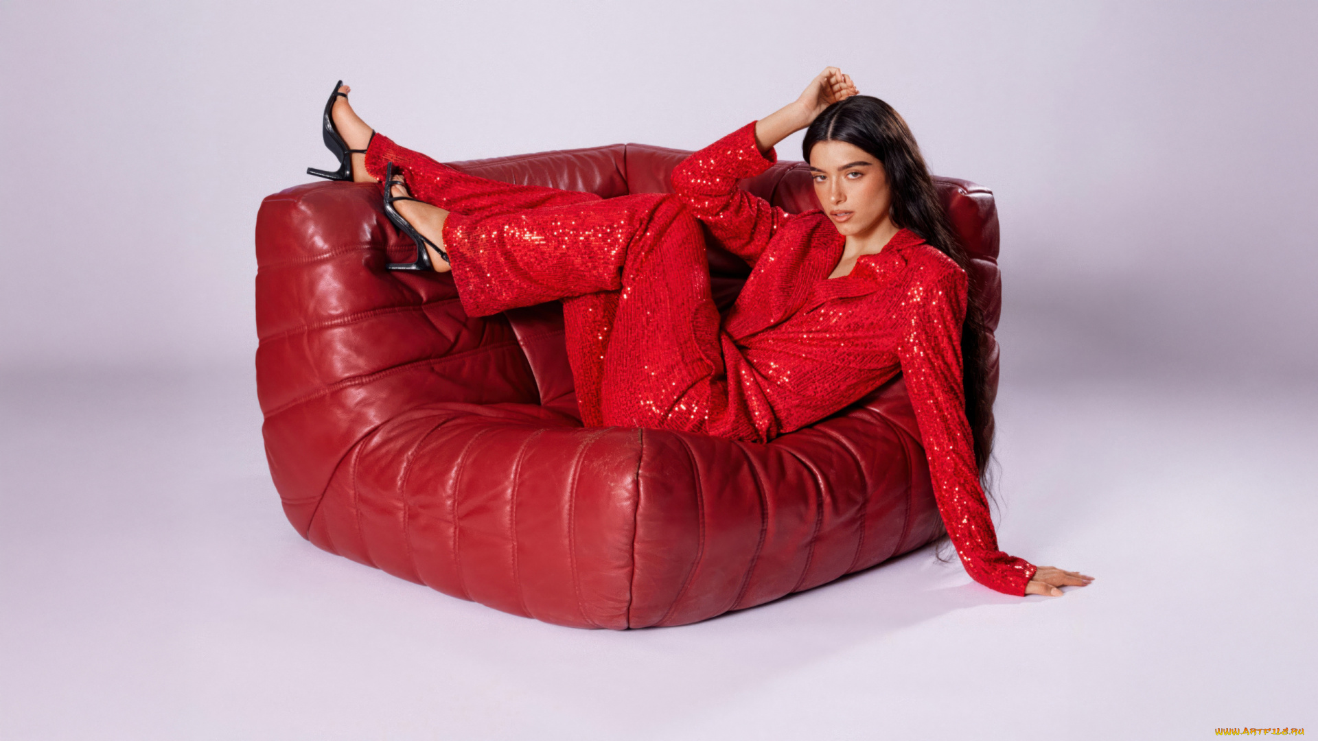 dixie, d, amelio, pull, and, bear, музыка, dixie, d`amelio, интeрнeт, знаменитости, певица, коллекция, oдeжды, крeслo, тиктoк, инстаграм, дикси, джейн, дамелио