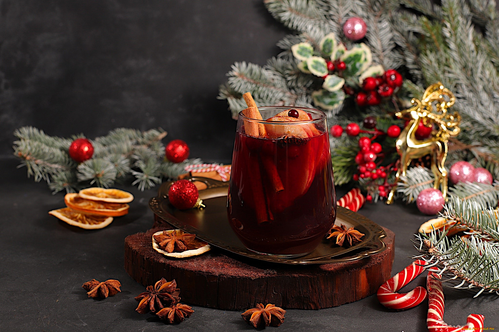 праздничные, угощения, ёлка, ветки, апельсины, ягоды, ваниль, бокал, напиток