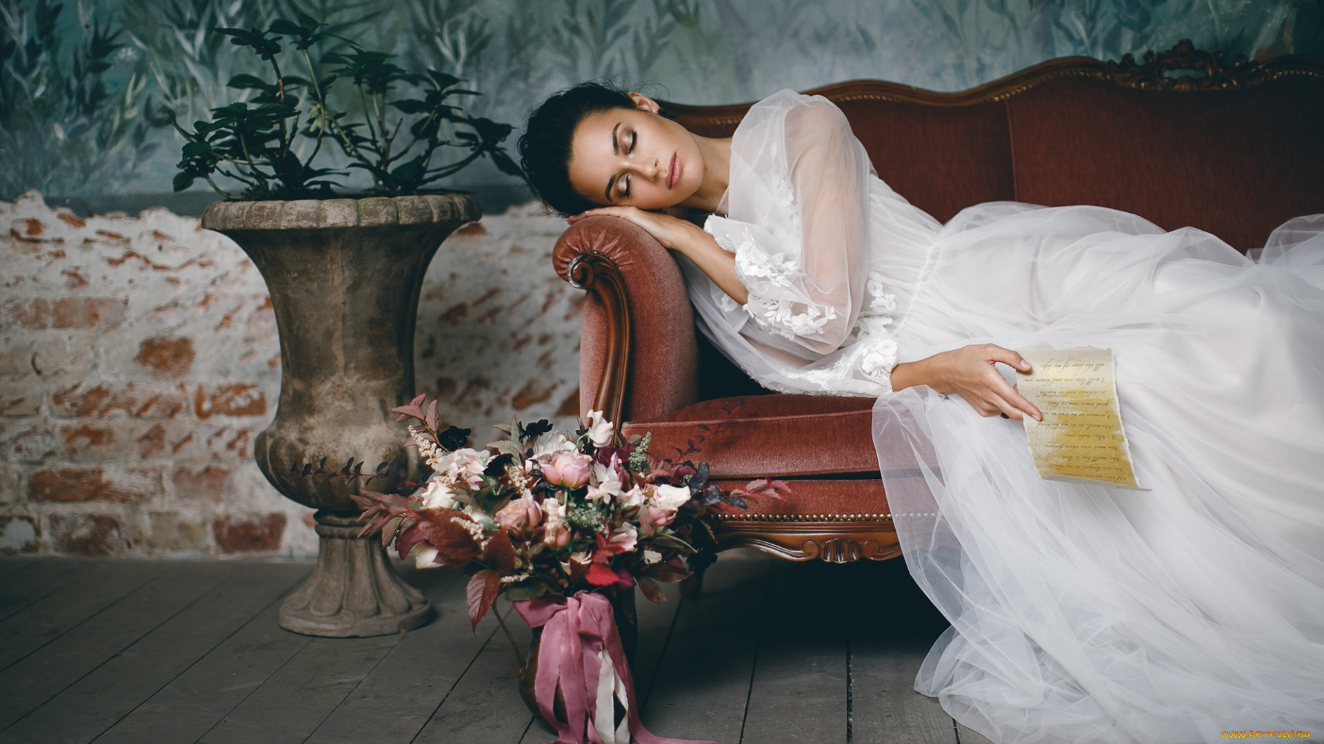 девушки, -unsort, , невесты, девушка, свадебное, платье, письмо, цветы, лежит, диван