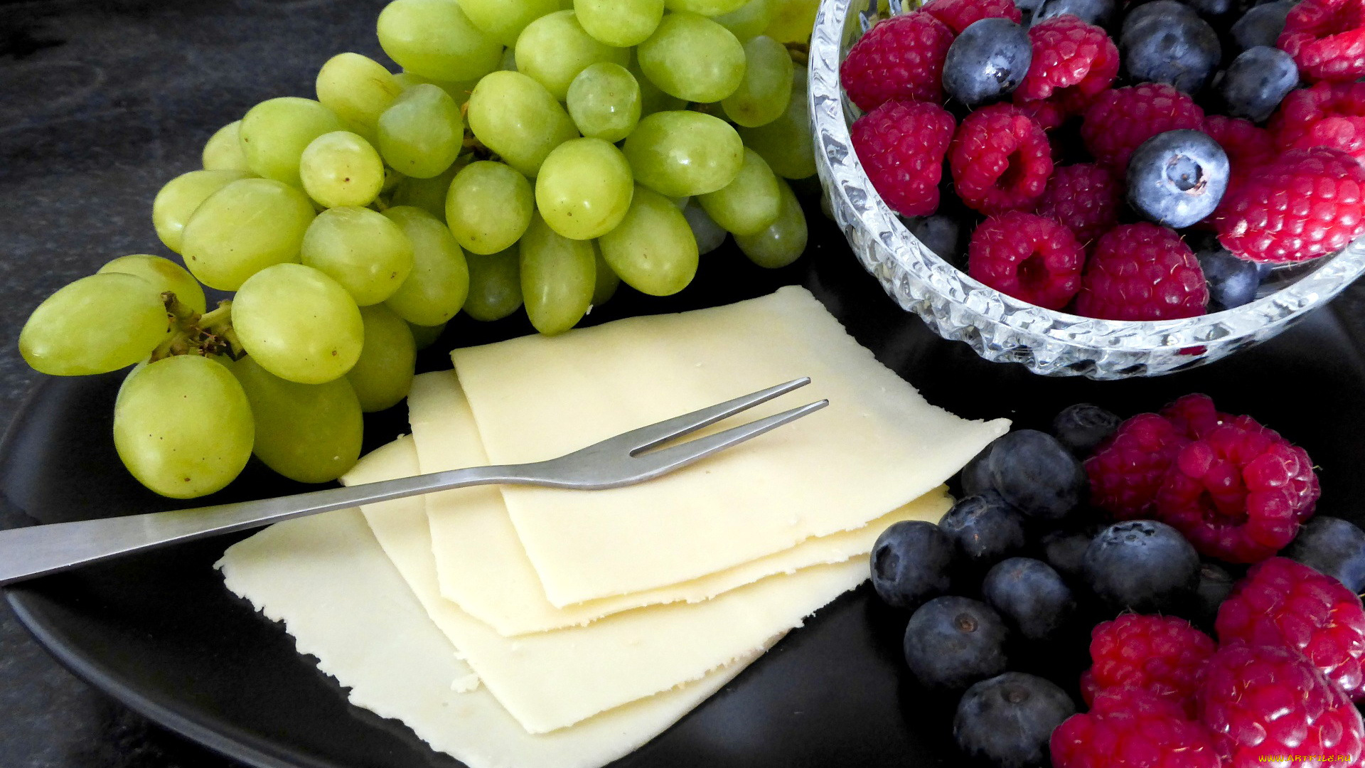 еда, фрукты, , ягоды, малина, виноград, сыр, черника