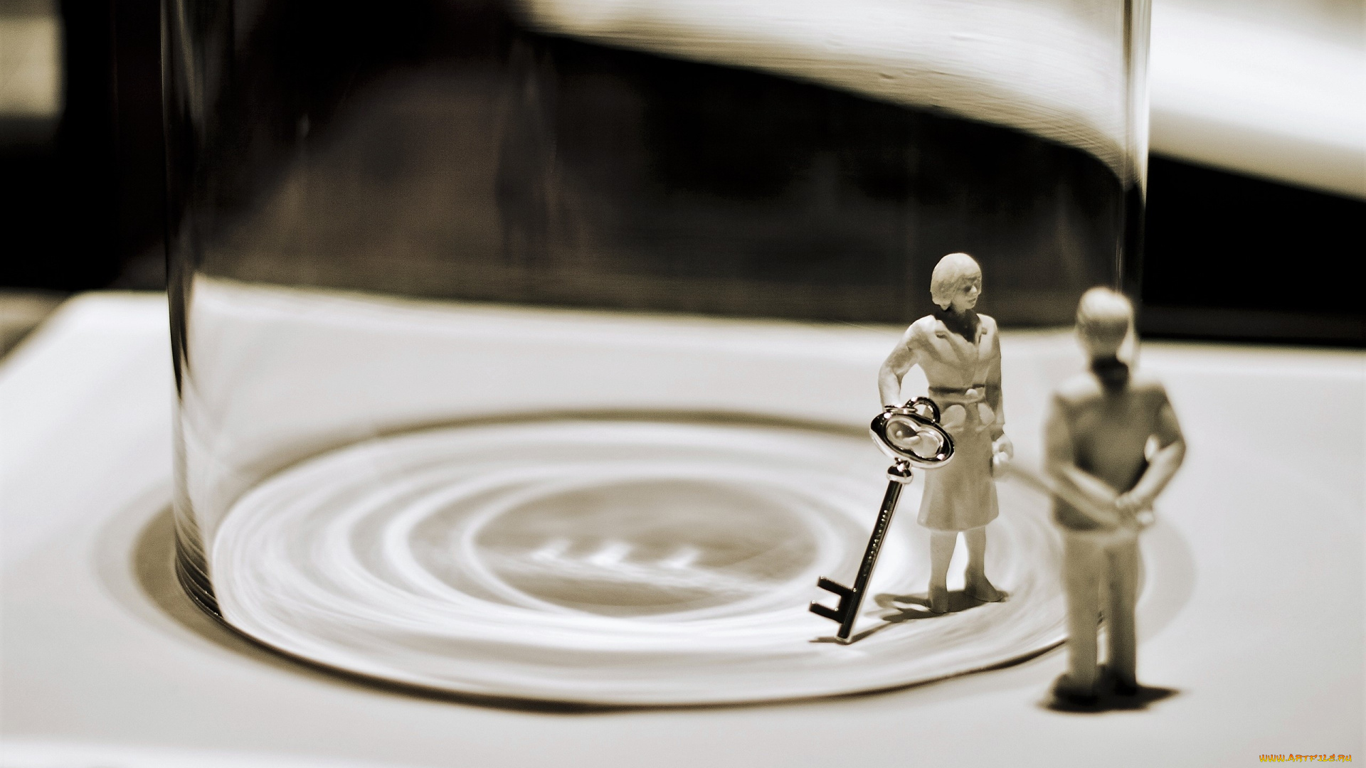 разное, куклы, фигурки, ключ, стакан