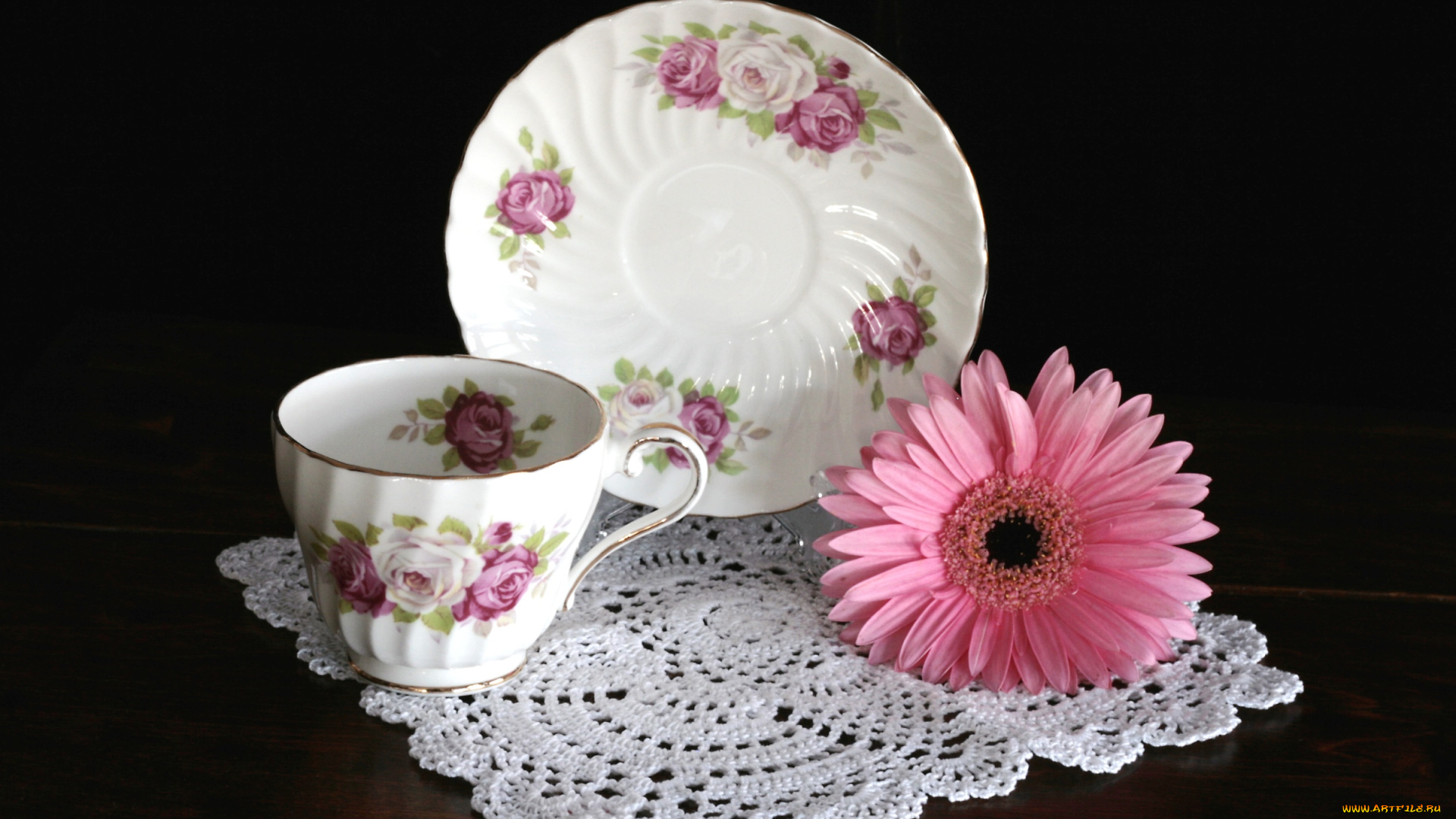 разное, посуда, столовые, приборы, кухонная, утварь, тарелка, чашка, гербера, салфетка