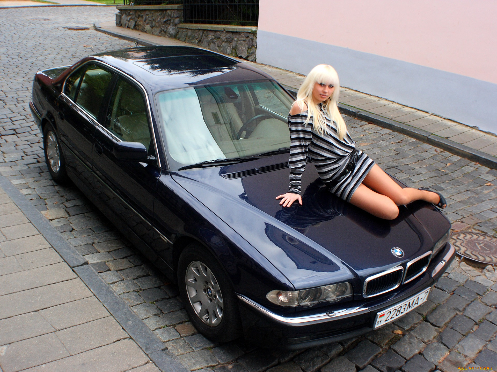 автомобили, авто, девушками, блондинка, платье, бэха, капот