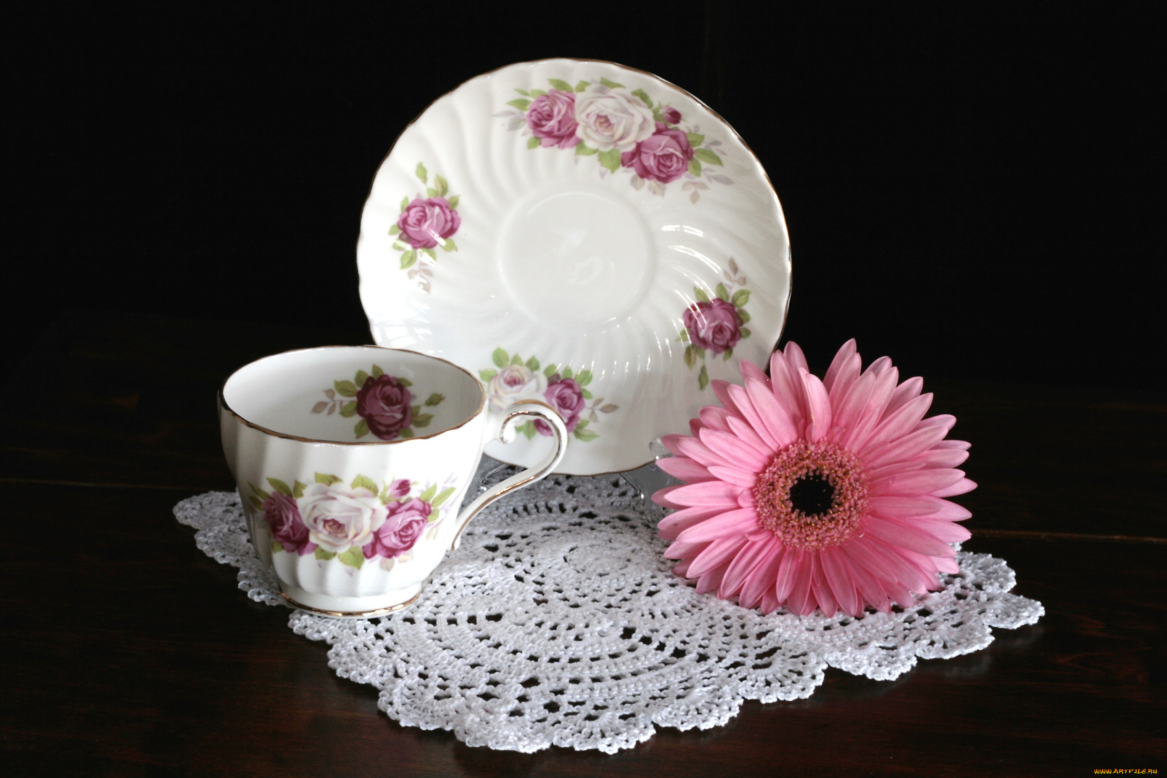 разное, посуда, столовые, приборы, кухонная, утварь, тарелка, чашка, гербера, салфетка