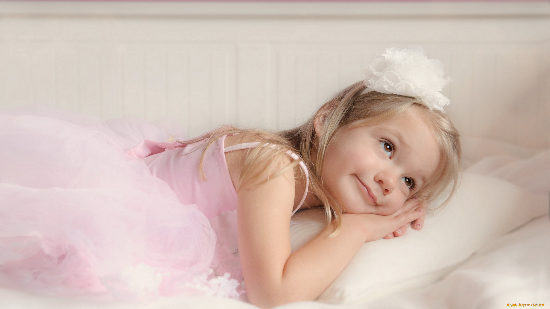 разное, люди, девочка, подушка