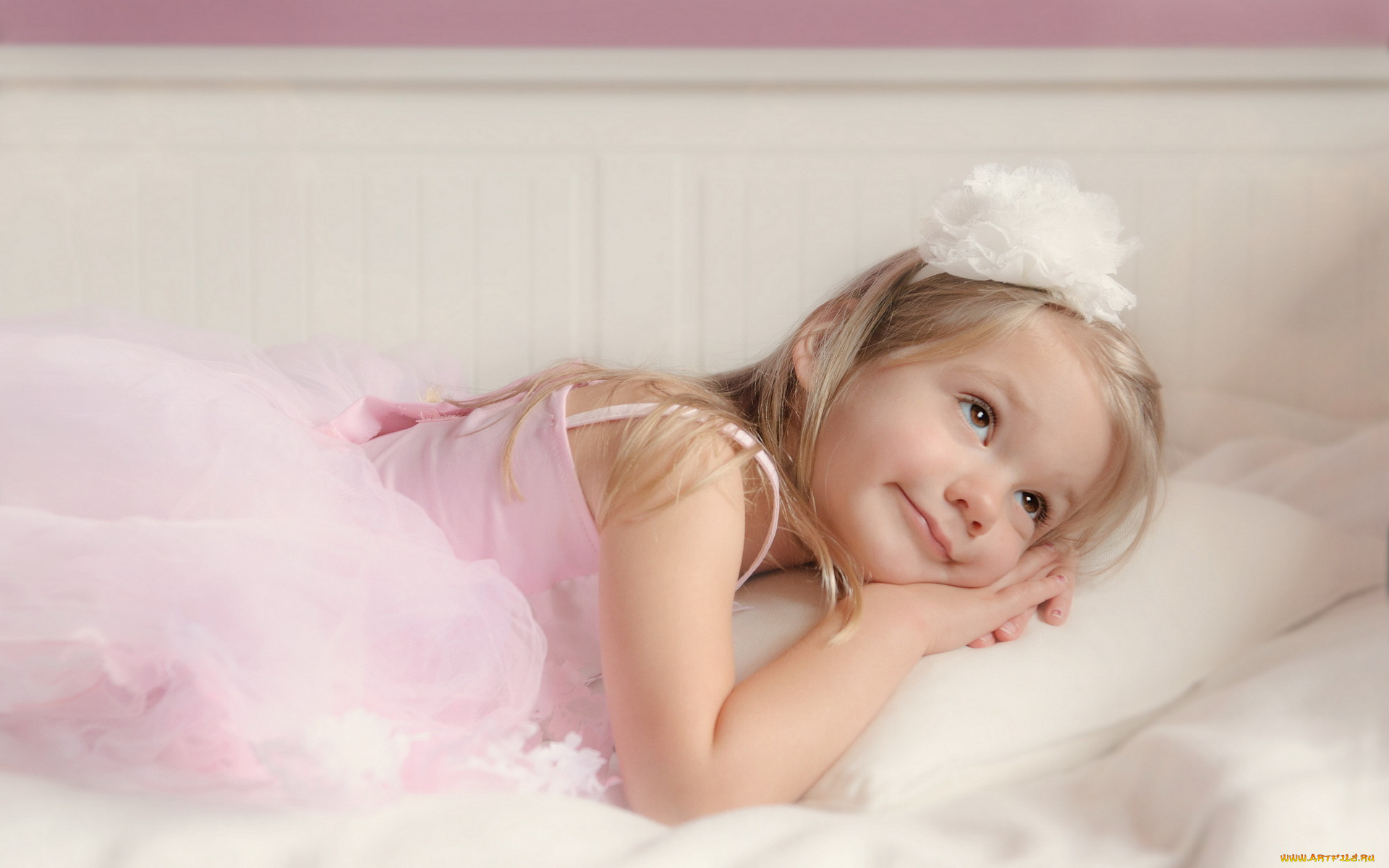 разное, люди, девочка, подушка