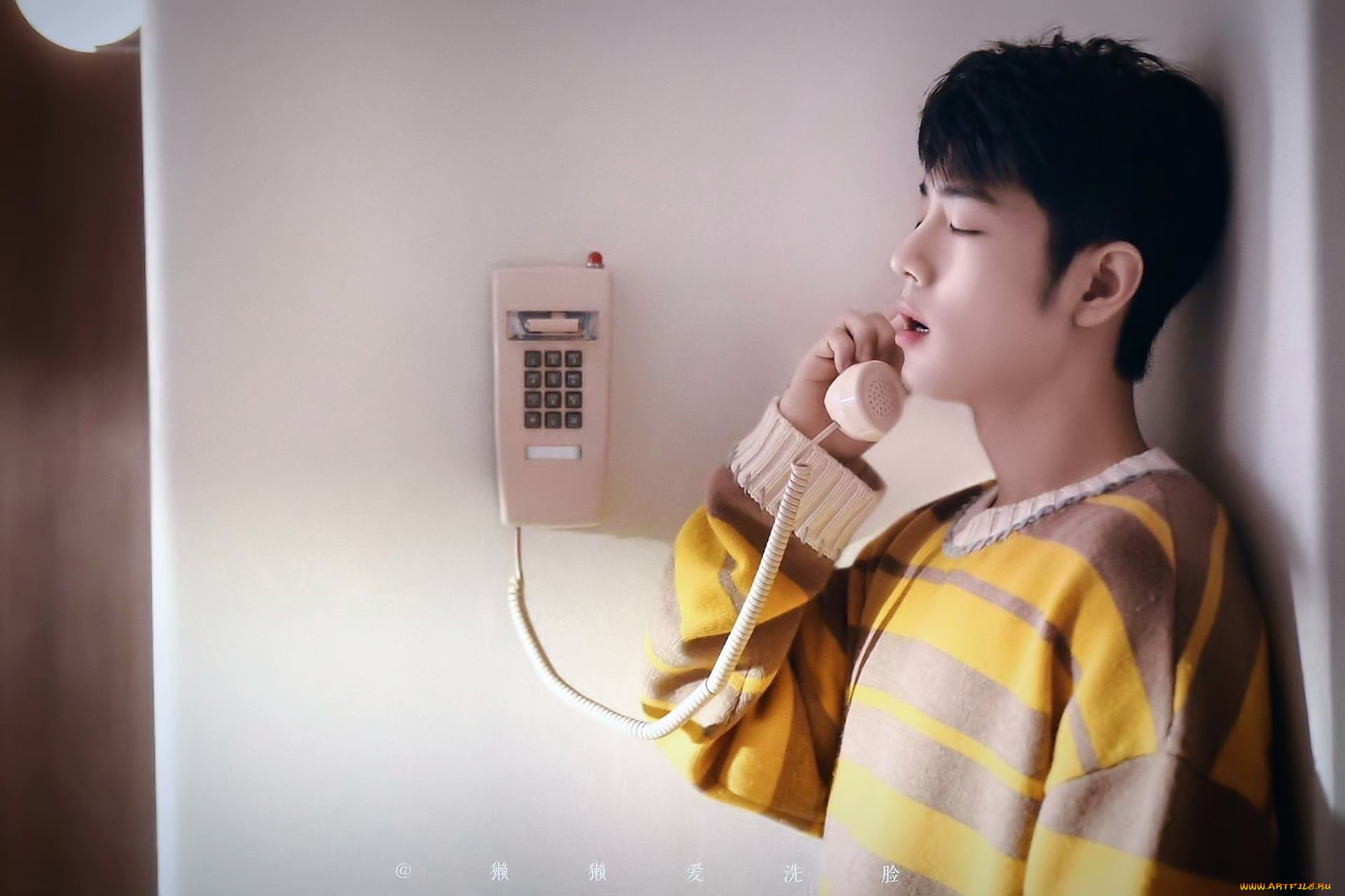 мужчины, xiao, zhan, актер, свитер, телефон, стена