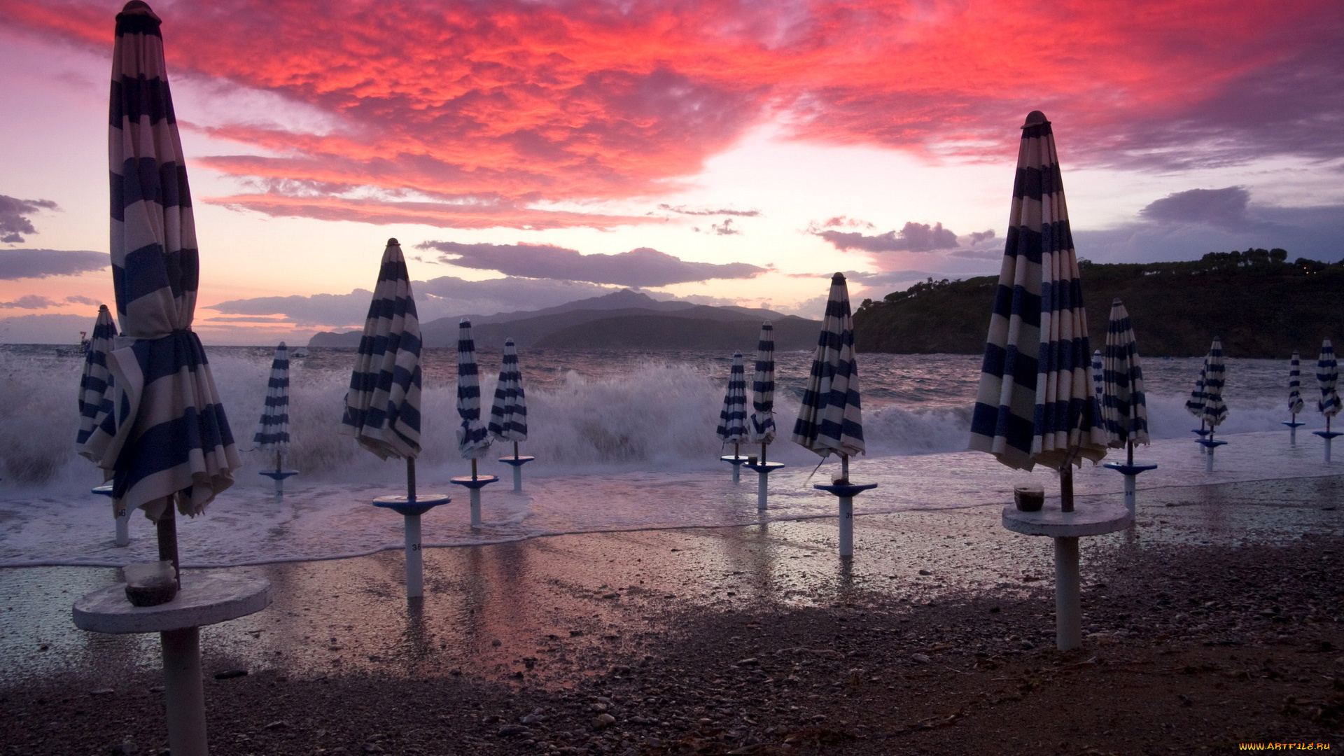 природа, побережье, океан, пляж, зонты, прибой, горы