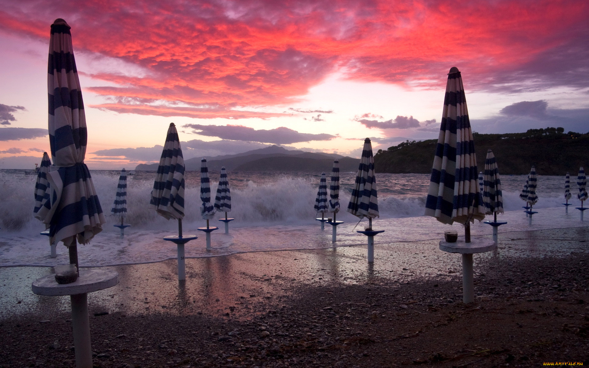 природа, побережье, океан, пляж, зонты, прибой, горы