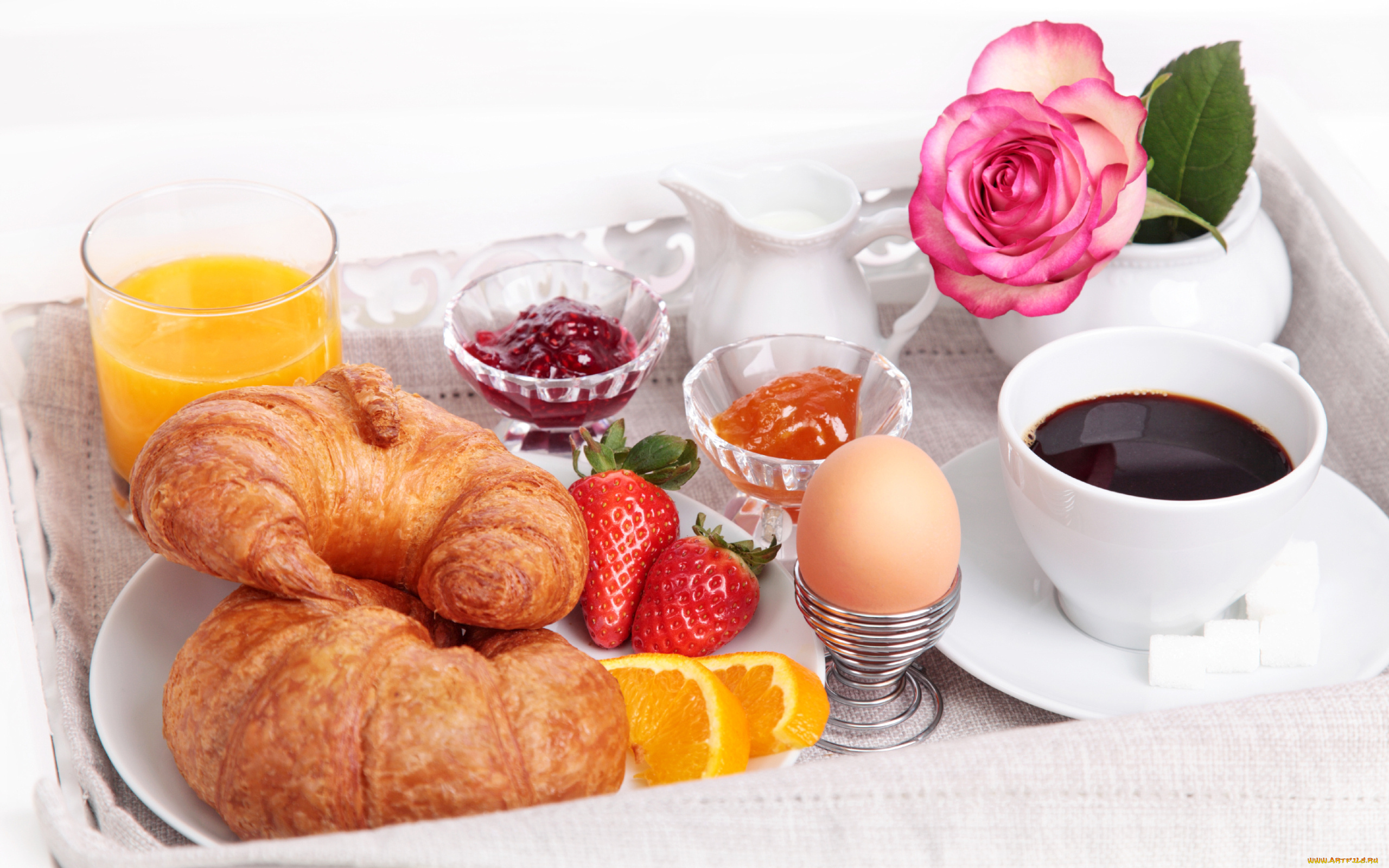 еда, разное, croissant, egg, flower, cup, orange, juice, breakfast, rose, coffee, milk, strawberry