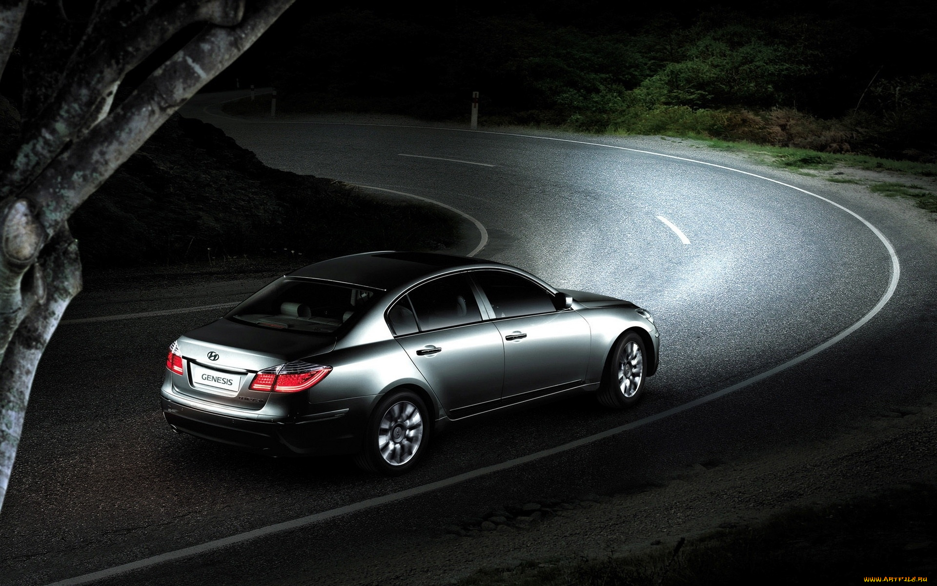 автомобили, hyundai, серебристый, genesis, поворот, ночь, дорога, шоссе