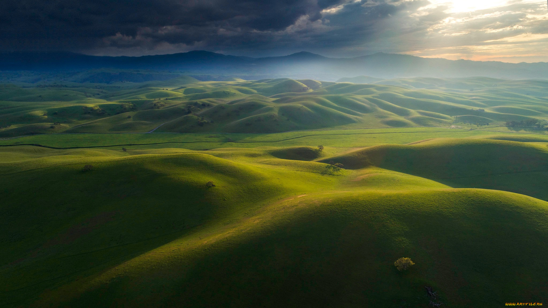 природа, горы, зелень, небо, солнце, облака, тучи, холмы, поля
