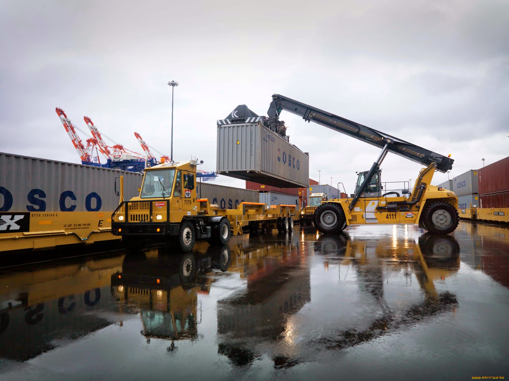 техника, телескопические, автопогрузчики, перевозки, контейнерный, терминал, погрузка