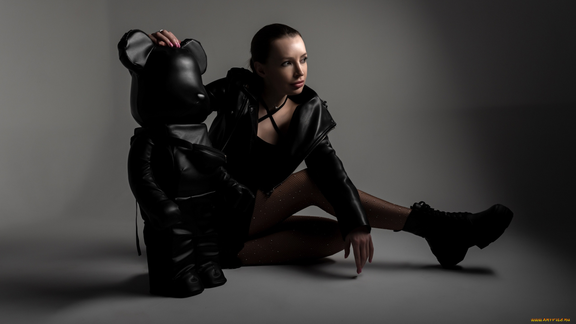 бестия, девушки, -, брюнетки, , шатенки, девушка, женщина, брюнетка, темноволосая, сексуальная, модель, звезда, позирует, разная, обувь, верхняя, стильная, одежда, нижнее, эротическое, бельё, трусы, лифчик, колготки, чулки, аксессуары, макияж, и, множество, элементов, на, фотографии