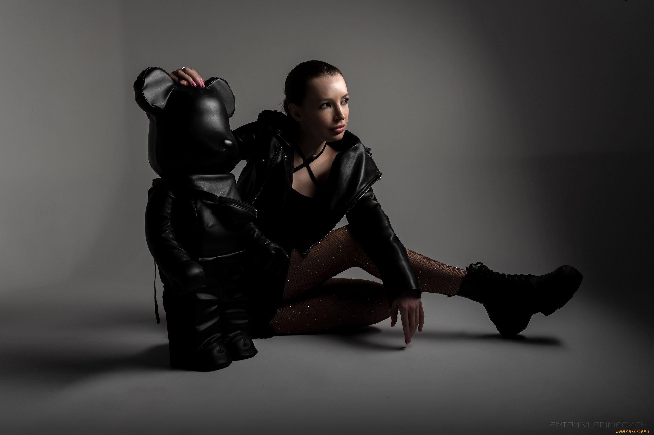 бестия, девушки, -, брюнетки, , шатенки, девушка, женщина, брюнетка, темноволосая, сексуальная, модель, звезда, позирует, разная, обувь, верхняя, стильная, одежда, нижнее, эротическое, бельё, трусы, лифчик, колготки, чулки, аксессуары, макияж, и, множество, элементов, на, фотографии