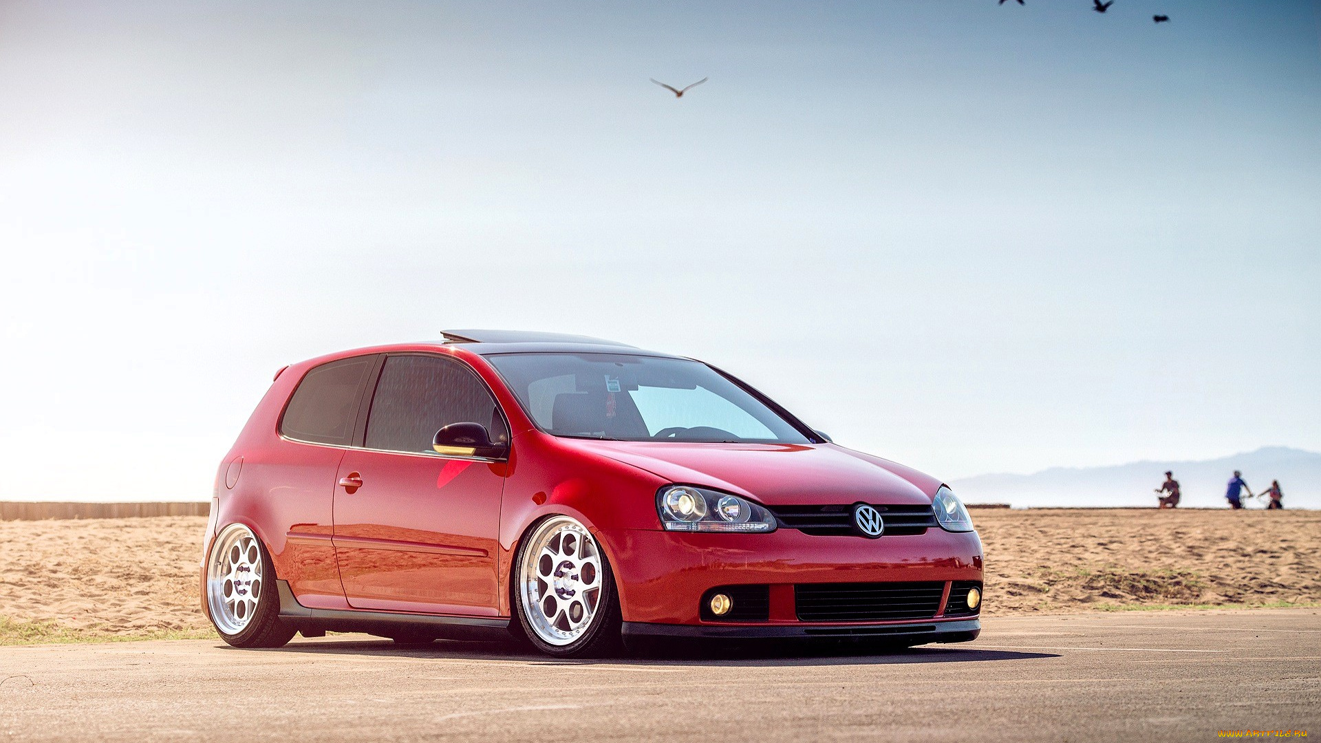 volkswagen, golf, v, автомобили, volkswagen, красный, площадка, люди
