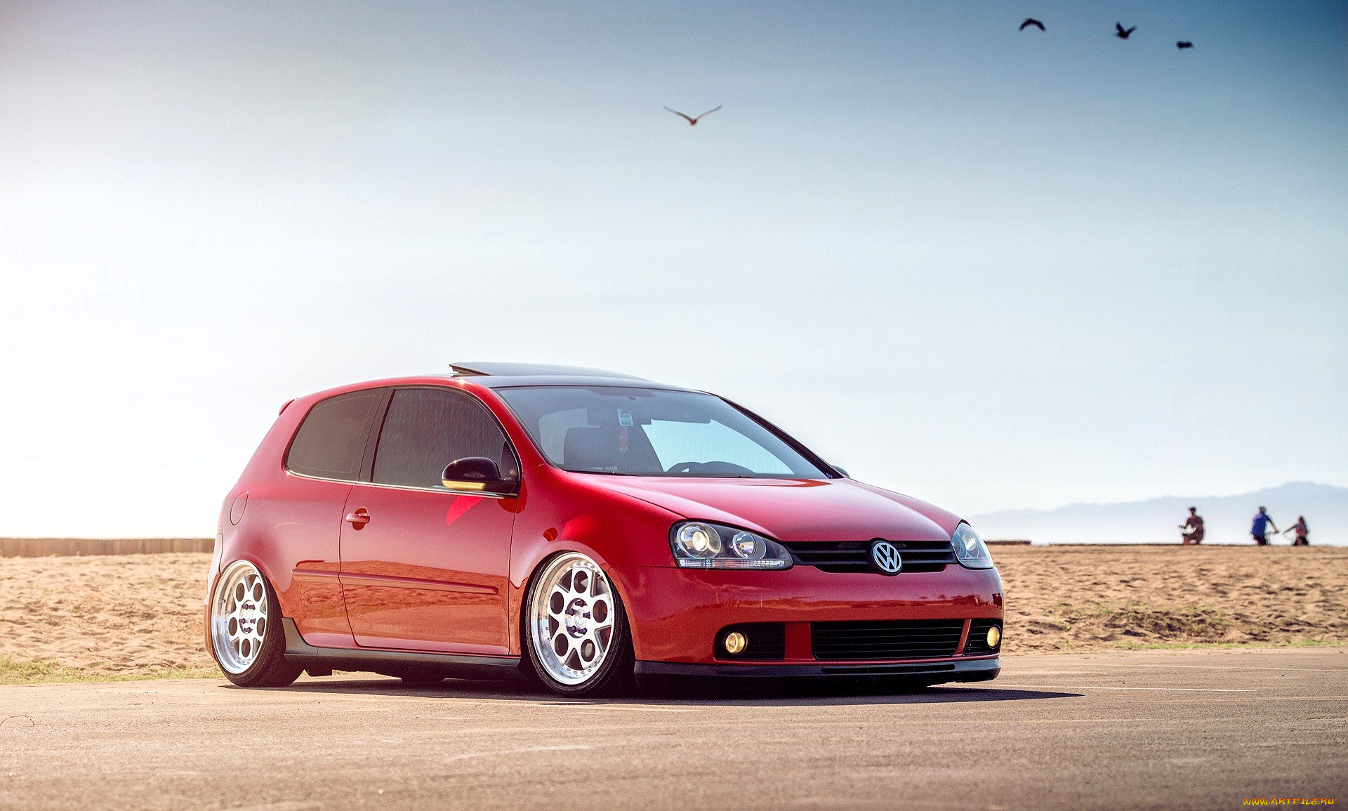 volkswagen, golf, v, автомобили, volkswagen, красный, площадка, люди