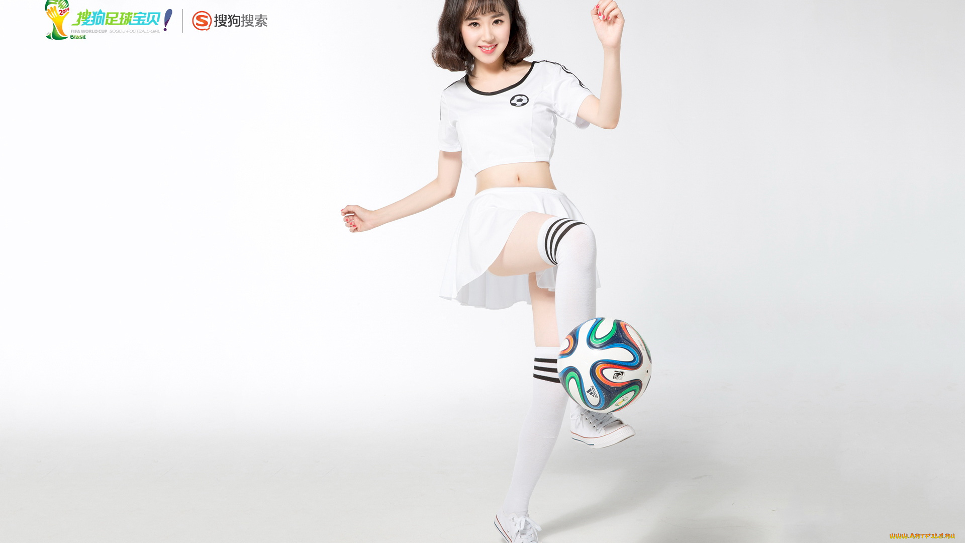 спорт, футбол, девушка, азиатка, бразилия, чемпионат, мира, улыбка, мяч, взгляд