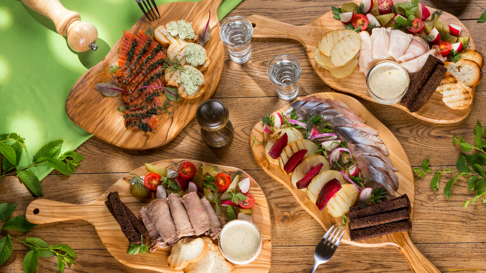 еда, разное, закуска, сало, сельдь, помидоры, семга, соус, хлеб, салат, мясо, картошка, рыба, водка, ассорти, блюда, томаты