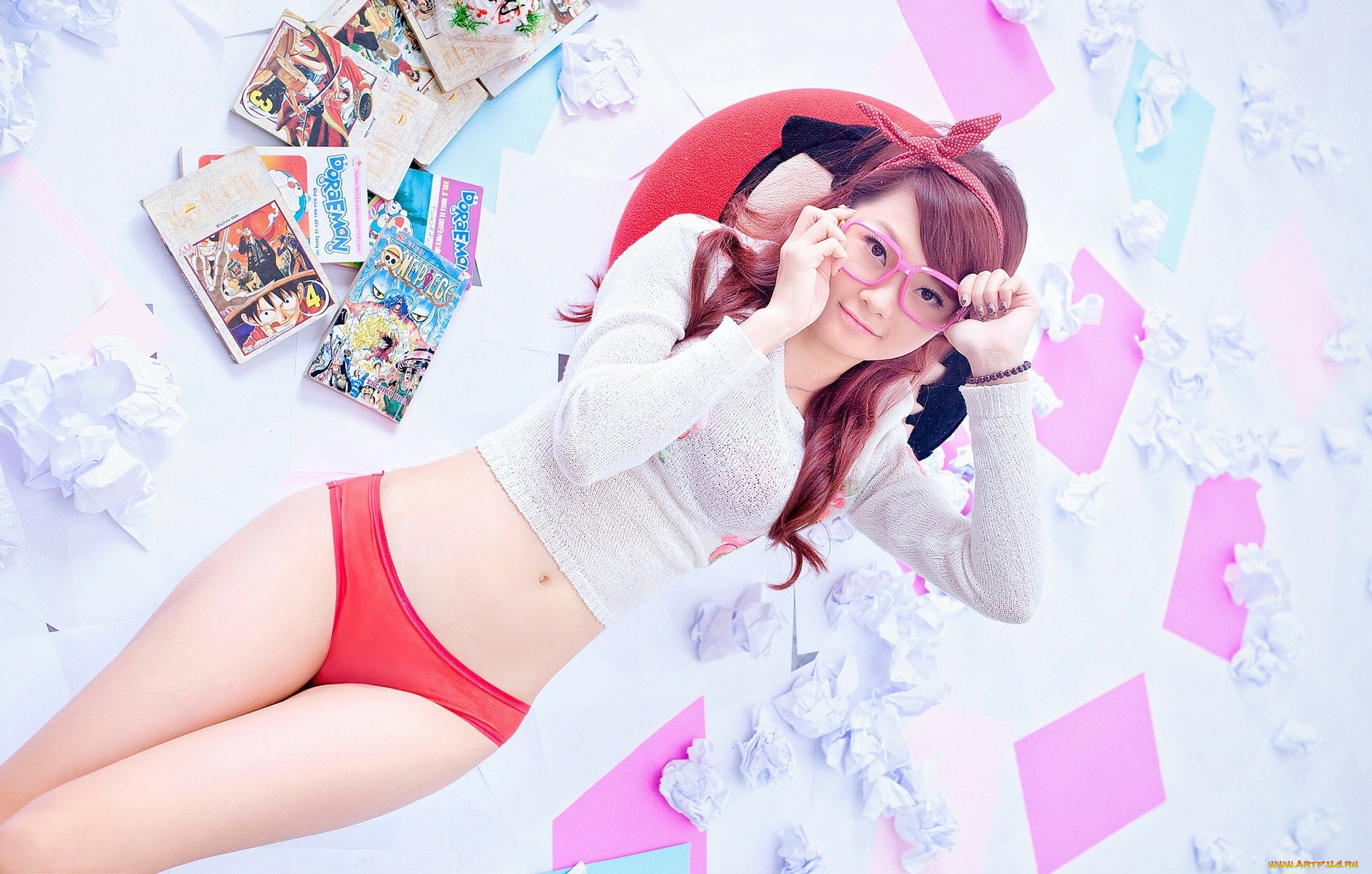 девушки, -unsort, , азиатки, журналы, бумажки, свитер, очки, улыбка, трусики