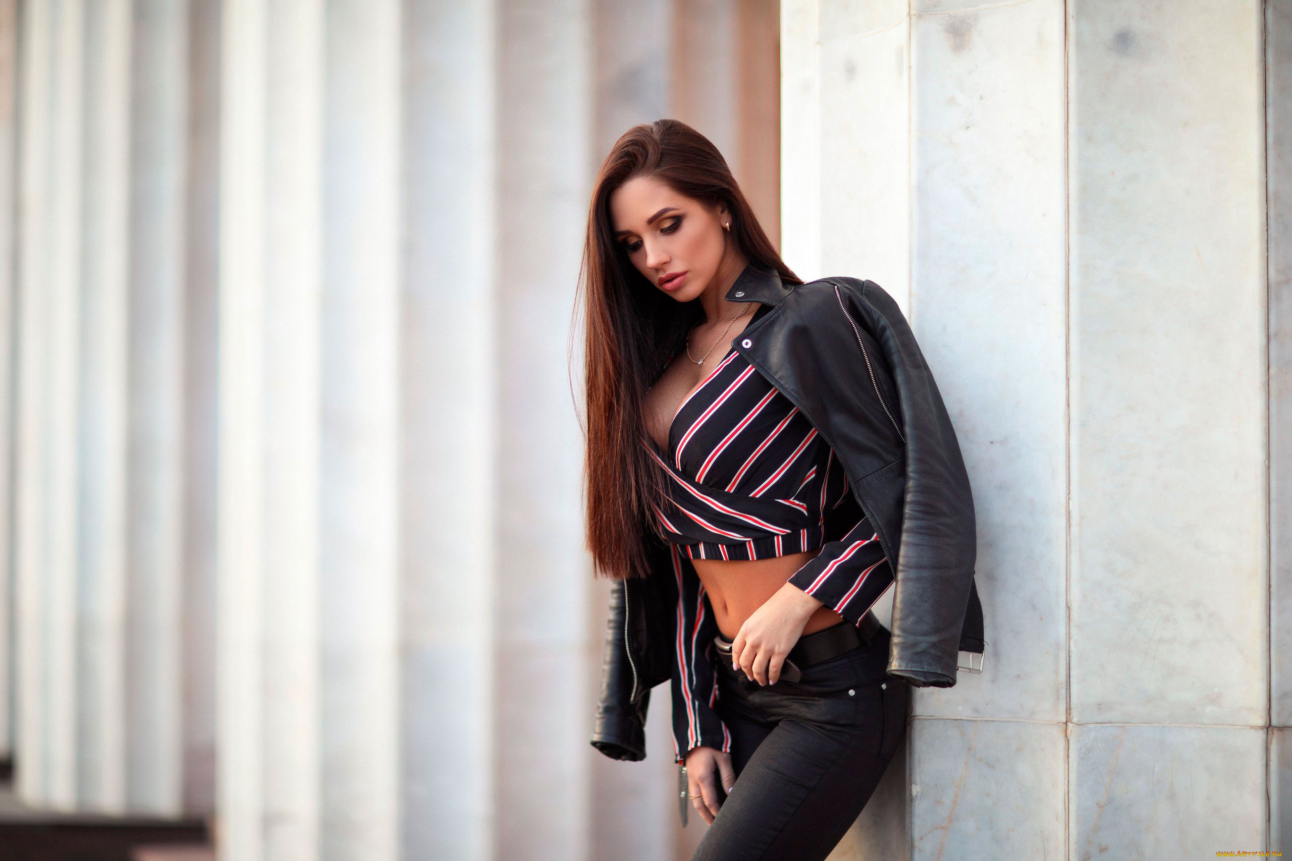 девушки, -unsort, , брюнетки, темноволосые, живот, розовая, помада, длинные, волосы, пояс, женщины, на, открытом, воздухе, джинсы, кожаные, куртки