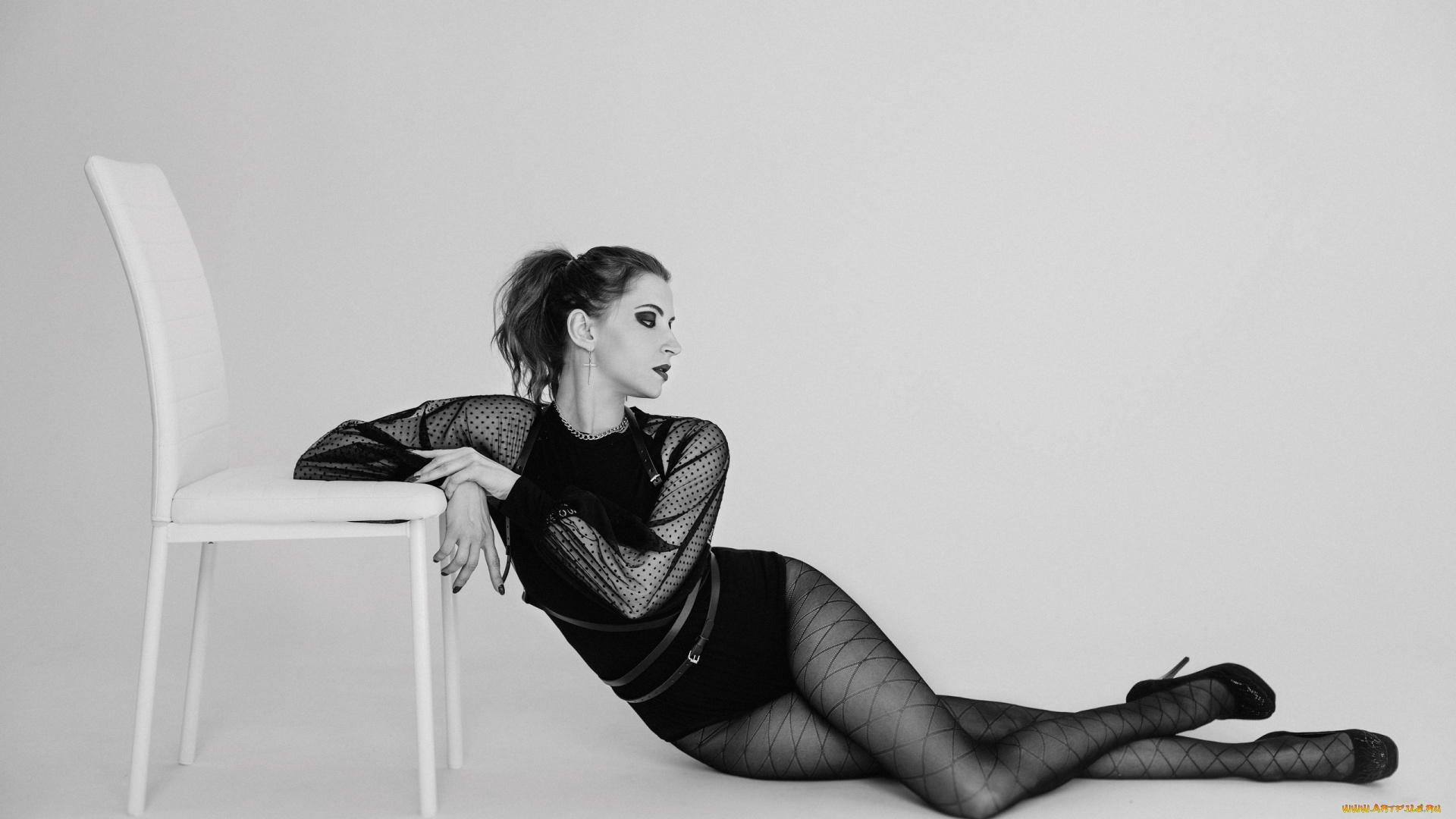 девушка, -, girl, девушки, -, черно-белые, девушка, женщина, шатенка, темноволосая, сексуальная, модель, звезда, позирует, разная, обувь, верхняя, стильная, одежда, нижнее, эротическое, бельё, трусы, лифчик, колготки, чулки, аксессуары, макияж, и, множество, элементов, на, фотографии