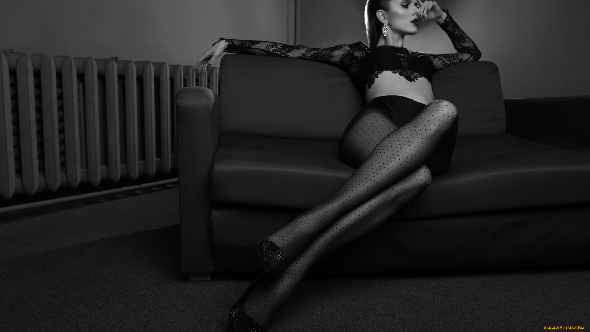 девушка, -, girl, девушки, -, черно-белые, девушка, женщина, брюнетка, темноволосая, сексуальная, модель, звезда, позирует, разная, обувь, верхняя, стильная, одежда, нижнее, эротическое, бельё, трусы, лифчик, колготки, чулки, аксессуары, макияж, и, множество, элементов, на, фотографии