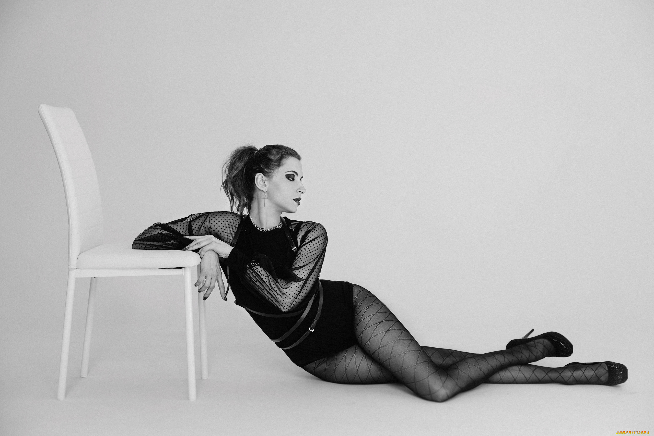 девушка, -, girl, девушки, -, черно-белые, девушка, женщина, шатенка, темноволосая, сексуальная, модель, звезда, позирует, разная, обувь, верхняя, стильная, одежда, нижнее, эротическое, бельё, трусы, лифчик, колготки, чулки, аксессуары, макияж, и, множество, элементов, на, фотографии