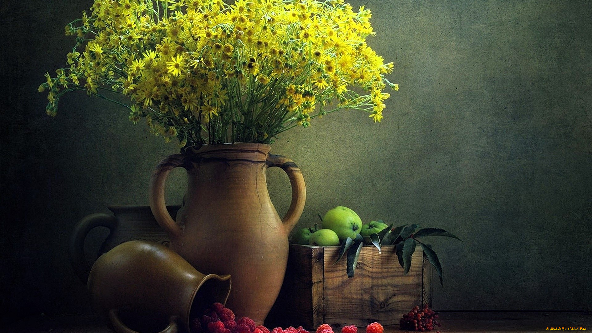 еда, натюрморт, кувшины, букет, цветы, малина, ящик, груши