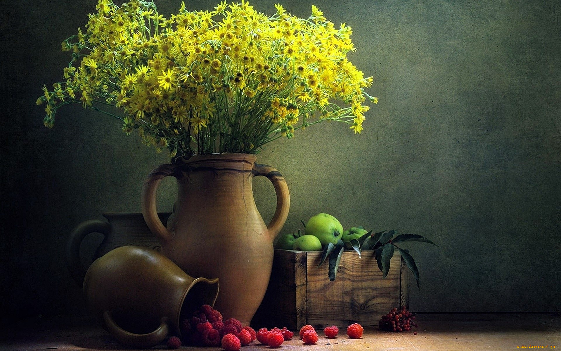 еда, натюрморт, кувшины, букет, цветы, малина, ящик, груши