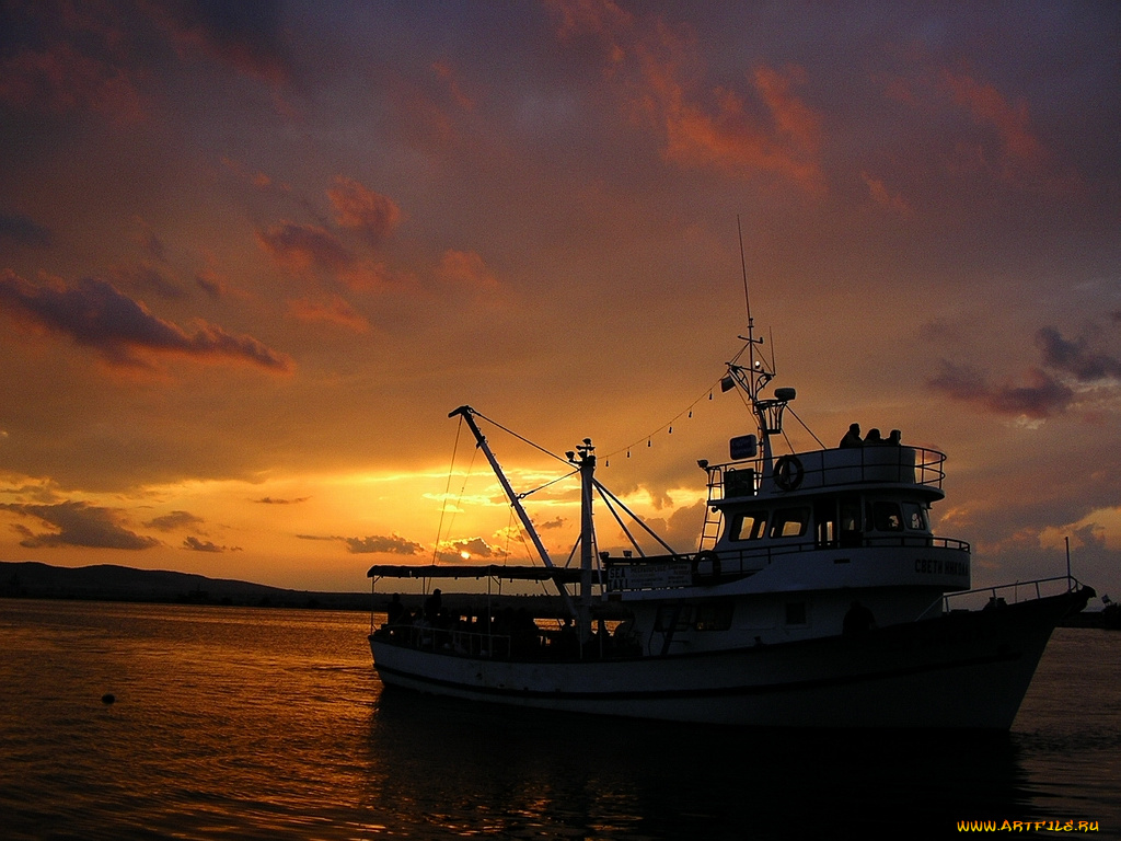 корабли, разные, вместе